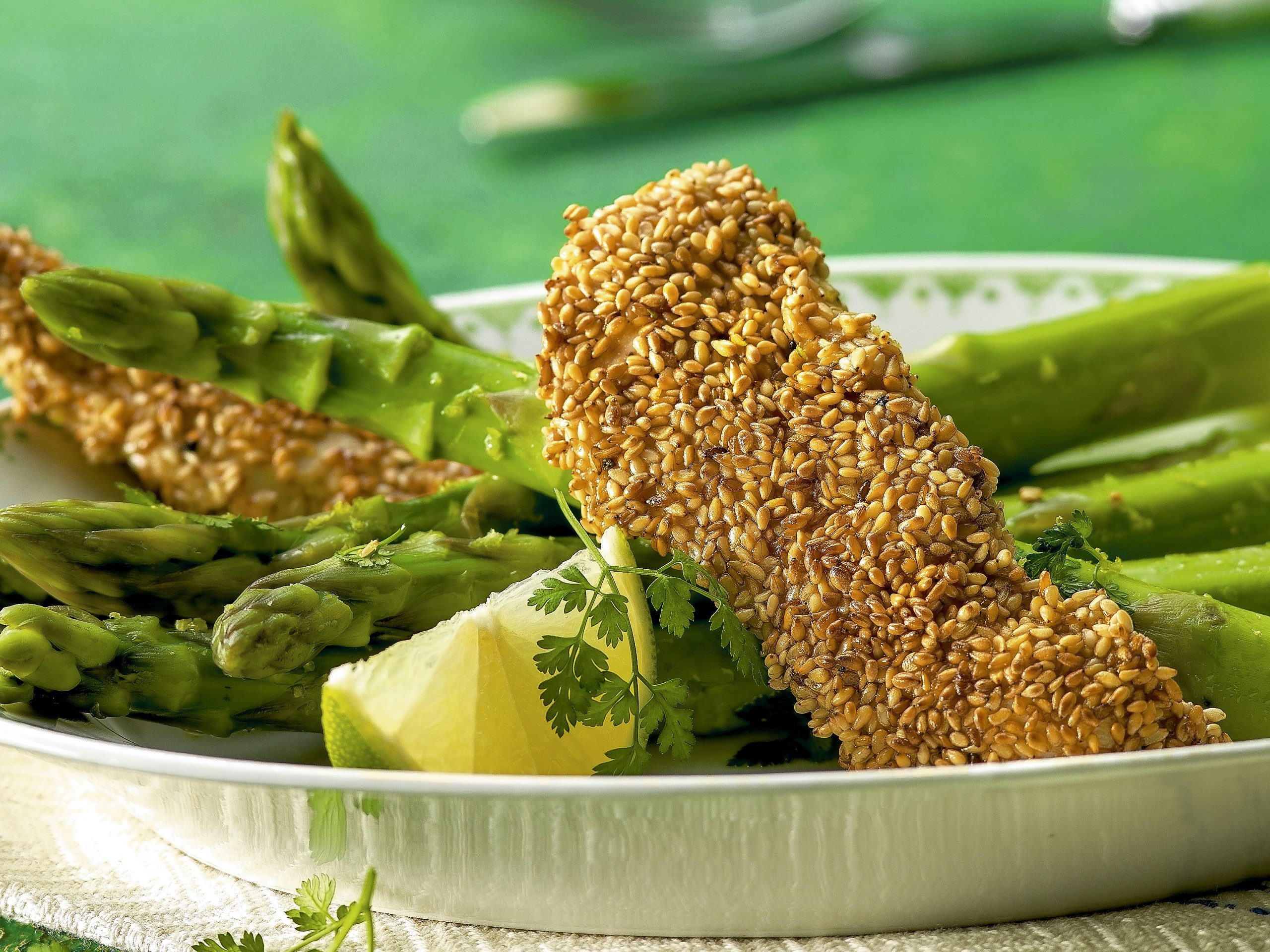 Aiguillettes de poulet, asperges et citron vert