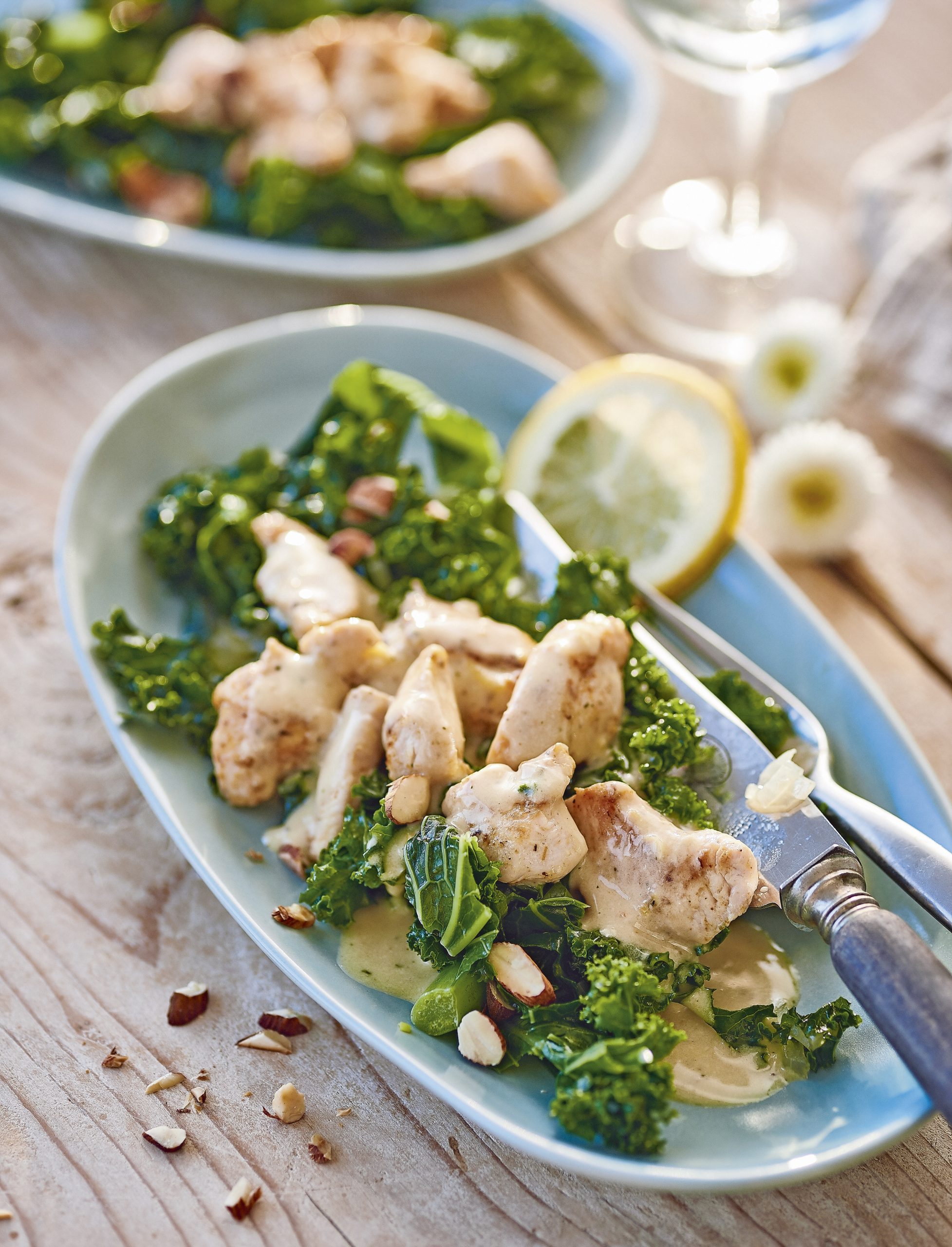 Émincé de poulet, sauce au fromage et chou kale