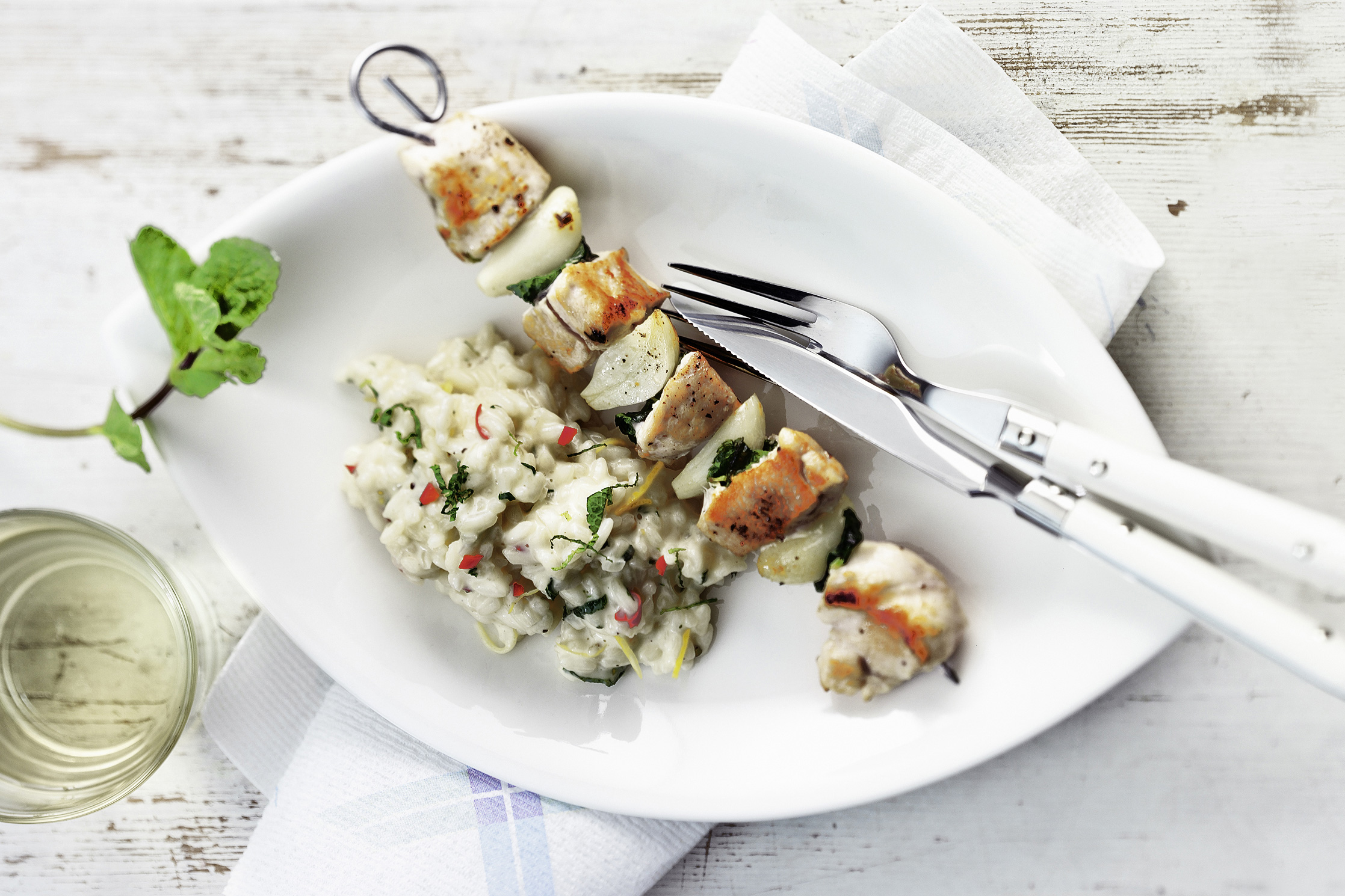 Brochettes de poulet et risotto à la menthe