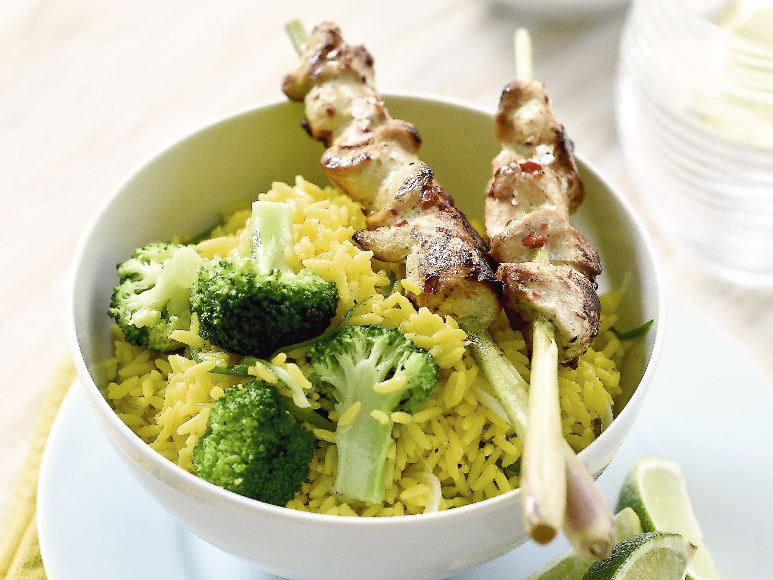 Brochettes de poulet et salade de riz