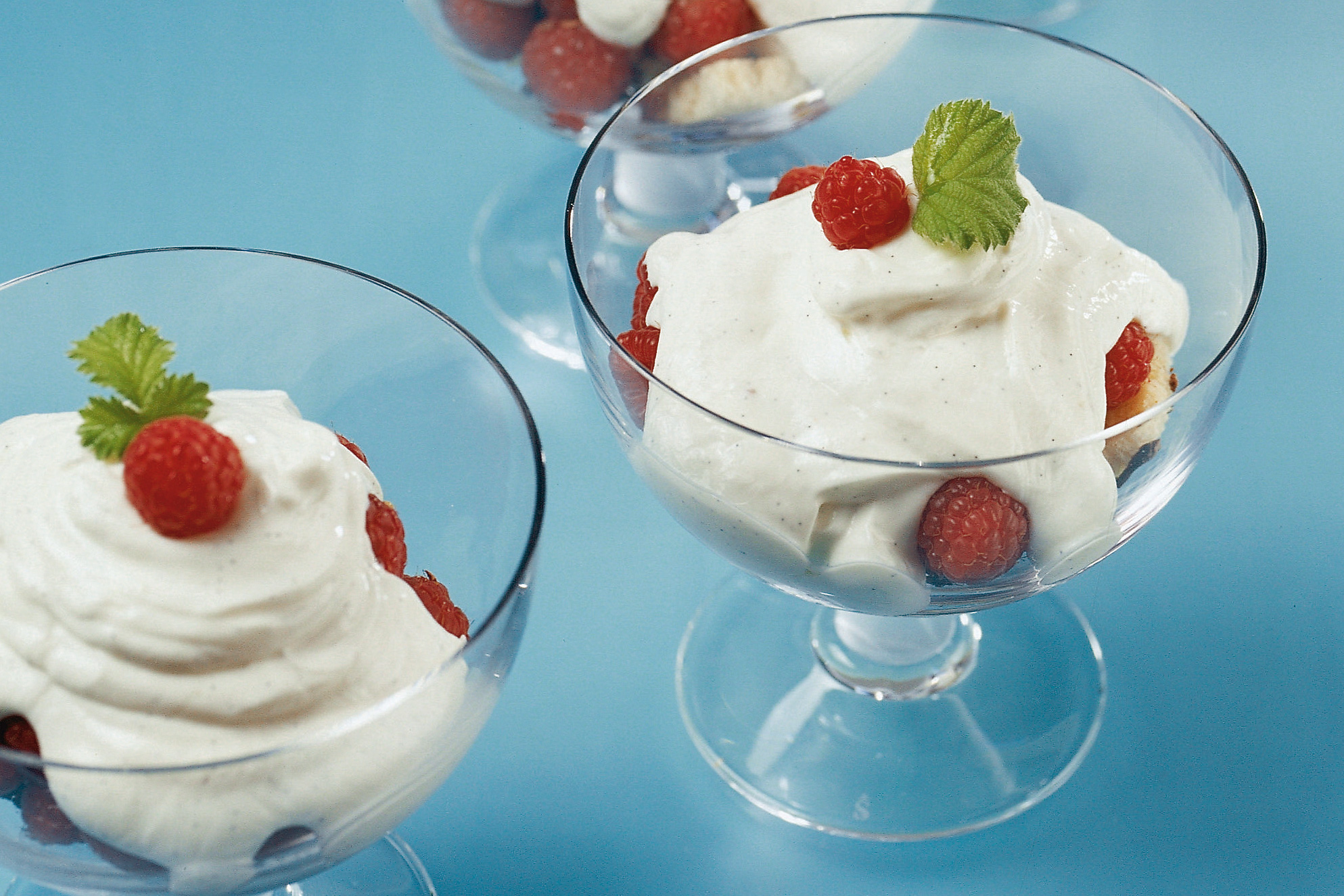 Quark-Götterspeise mit Beeren
