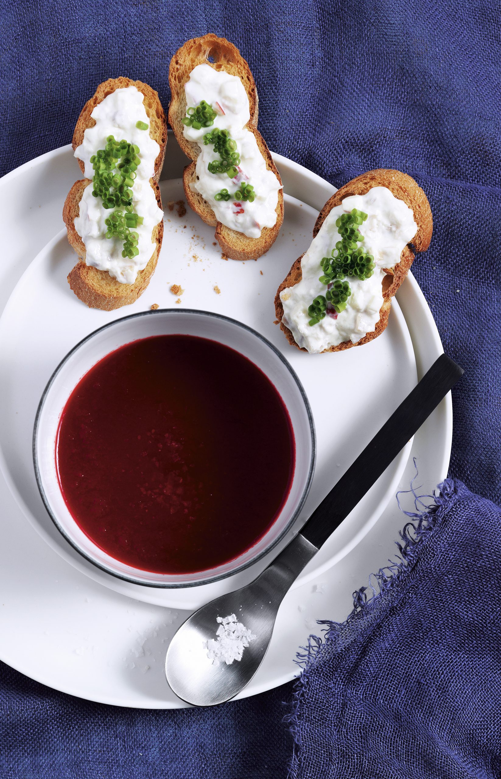 Randen-Ingwer-Suppe mit Forellentatar