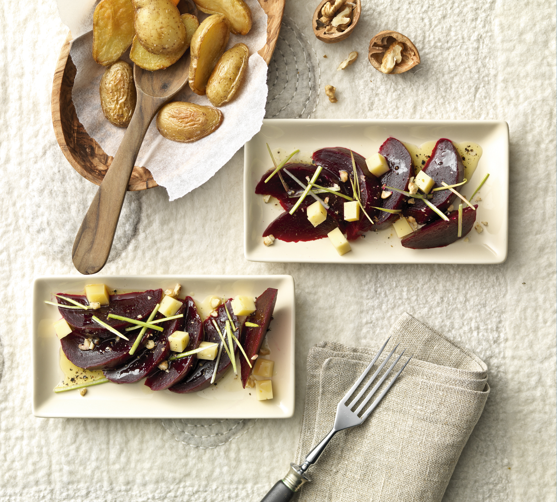 Méli-mélo de fromage et de betteraves vinaigrette au poireau