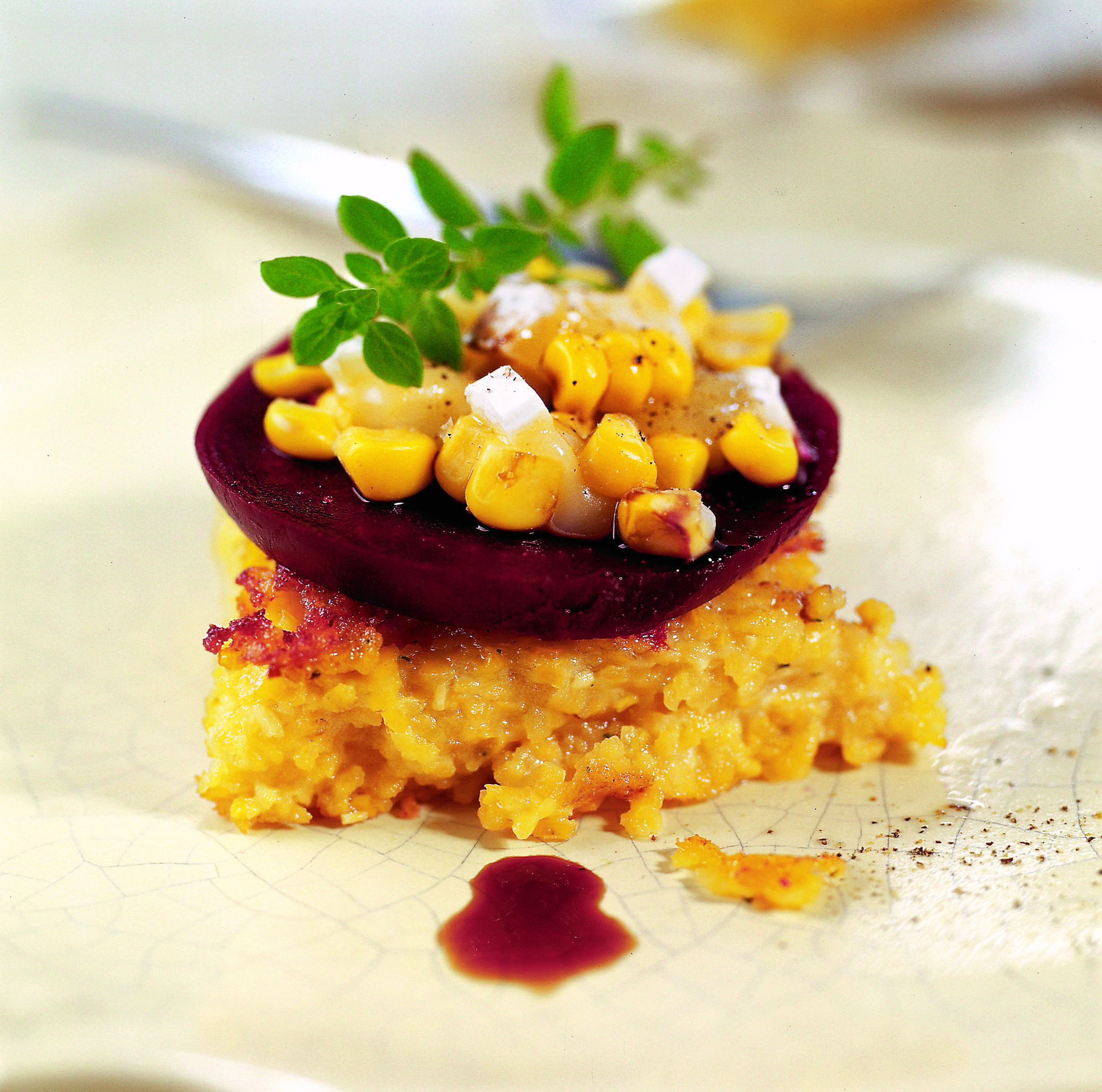 Galettes de polenta aux betteraves