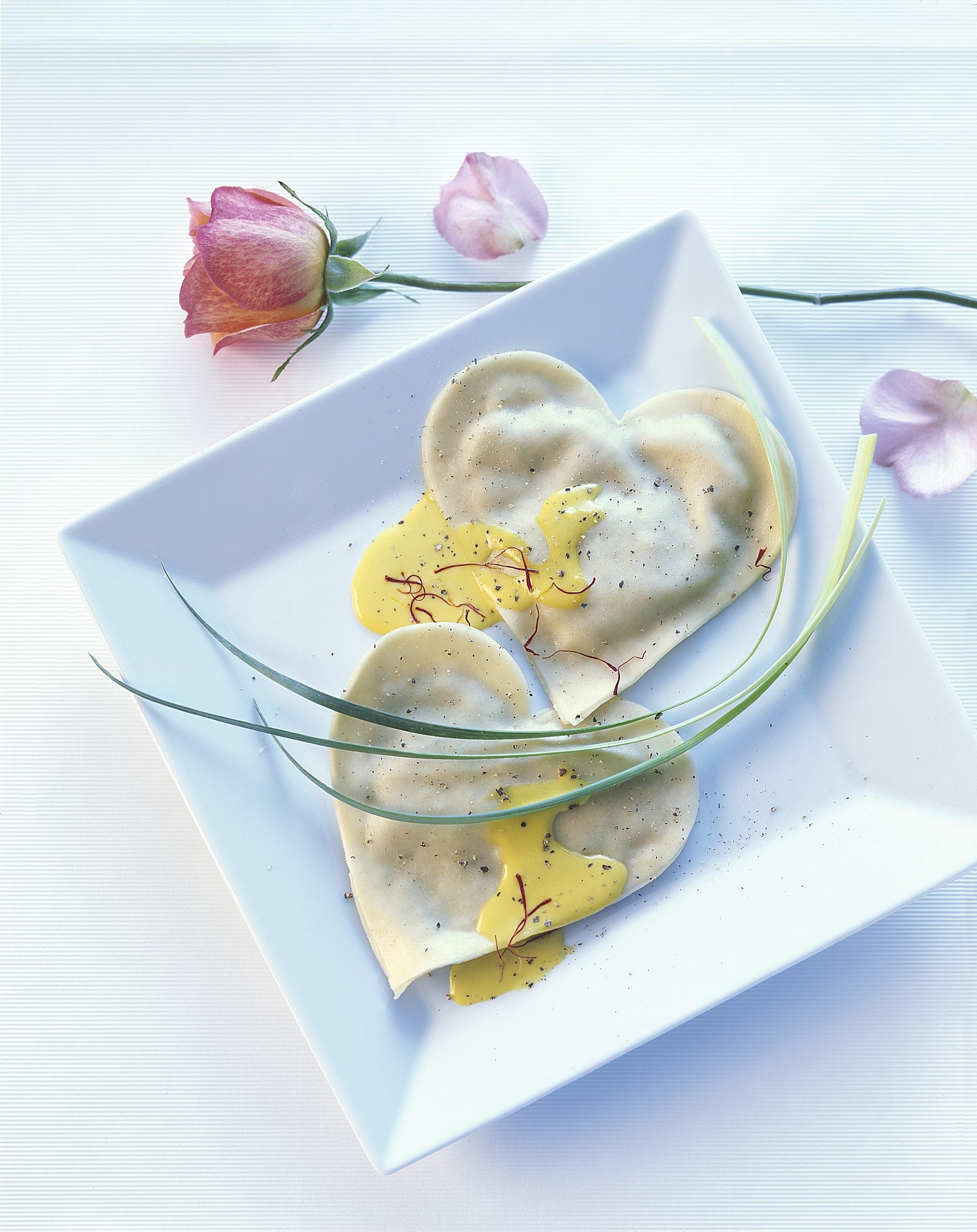 Ravioli au poireau et aux noix et sauce au safran
