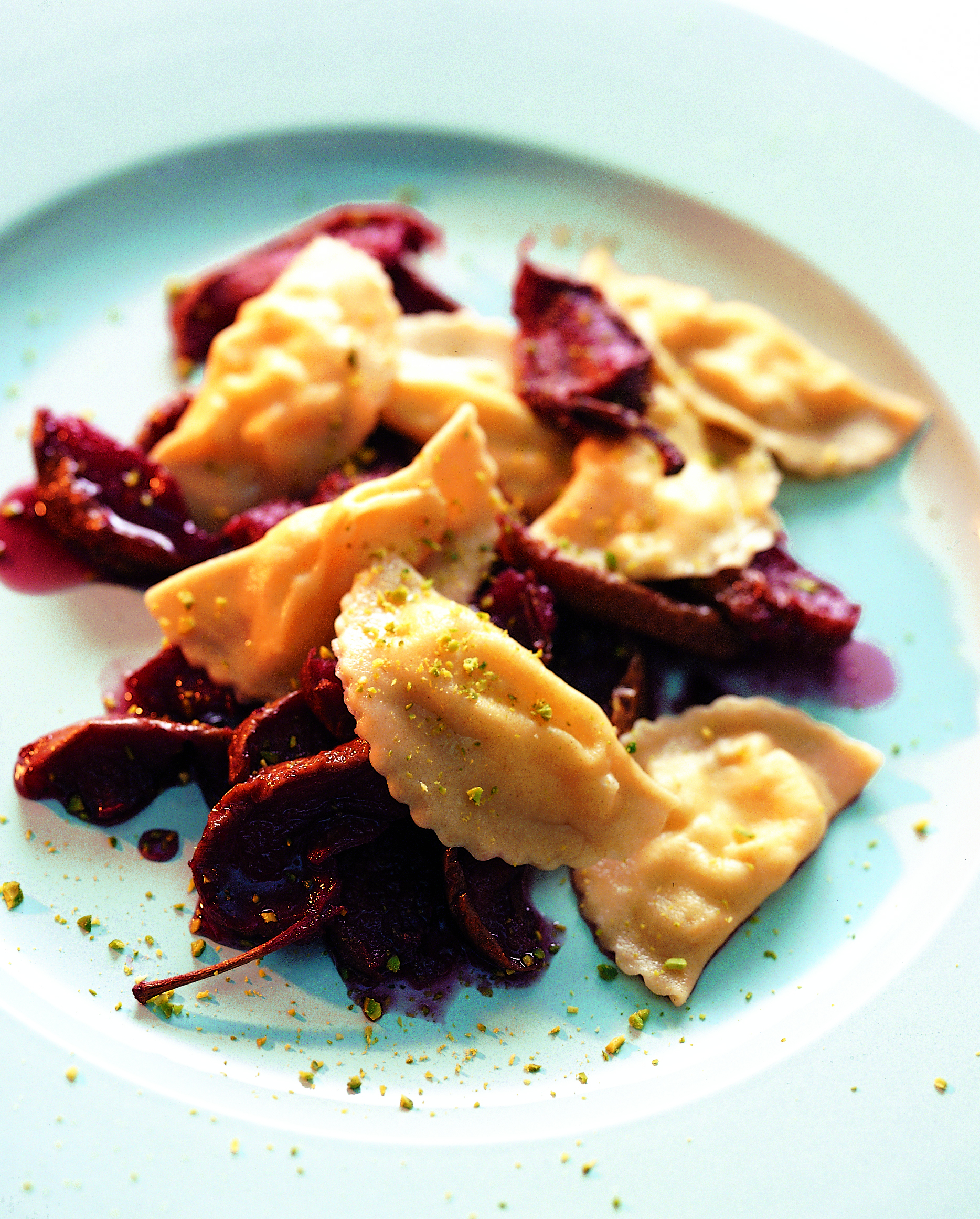 Reblochon-Ravioli mit Rotwein-Äpfeln