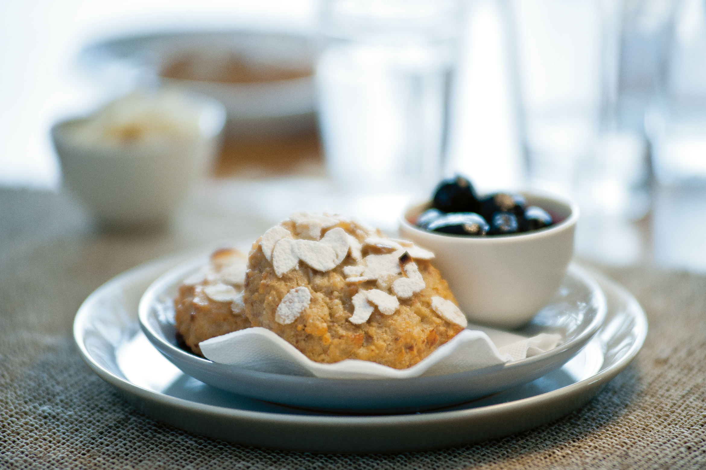 Galettes de riz et cerises à la cannelle