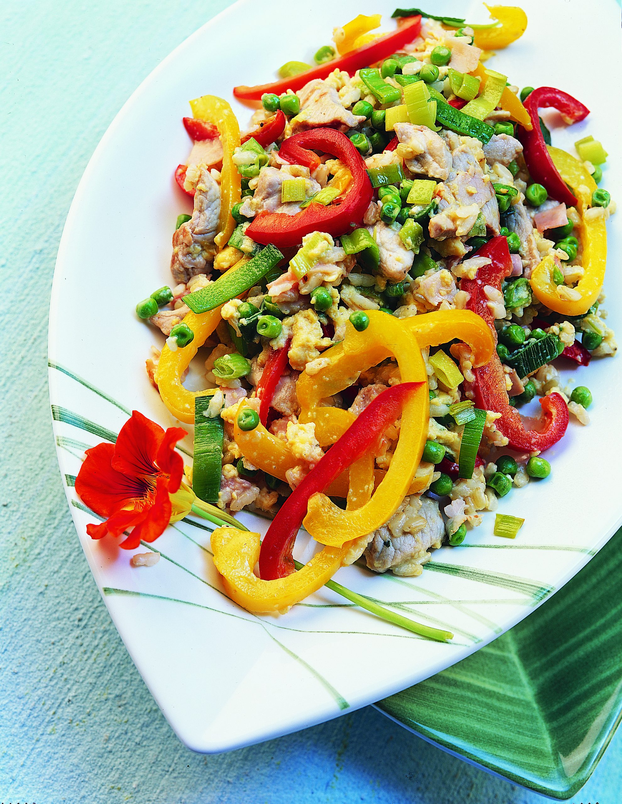 Poêlée de riz à l'émincé de porc et aux légumes