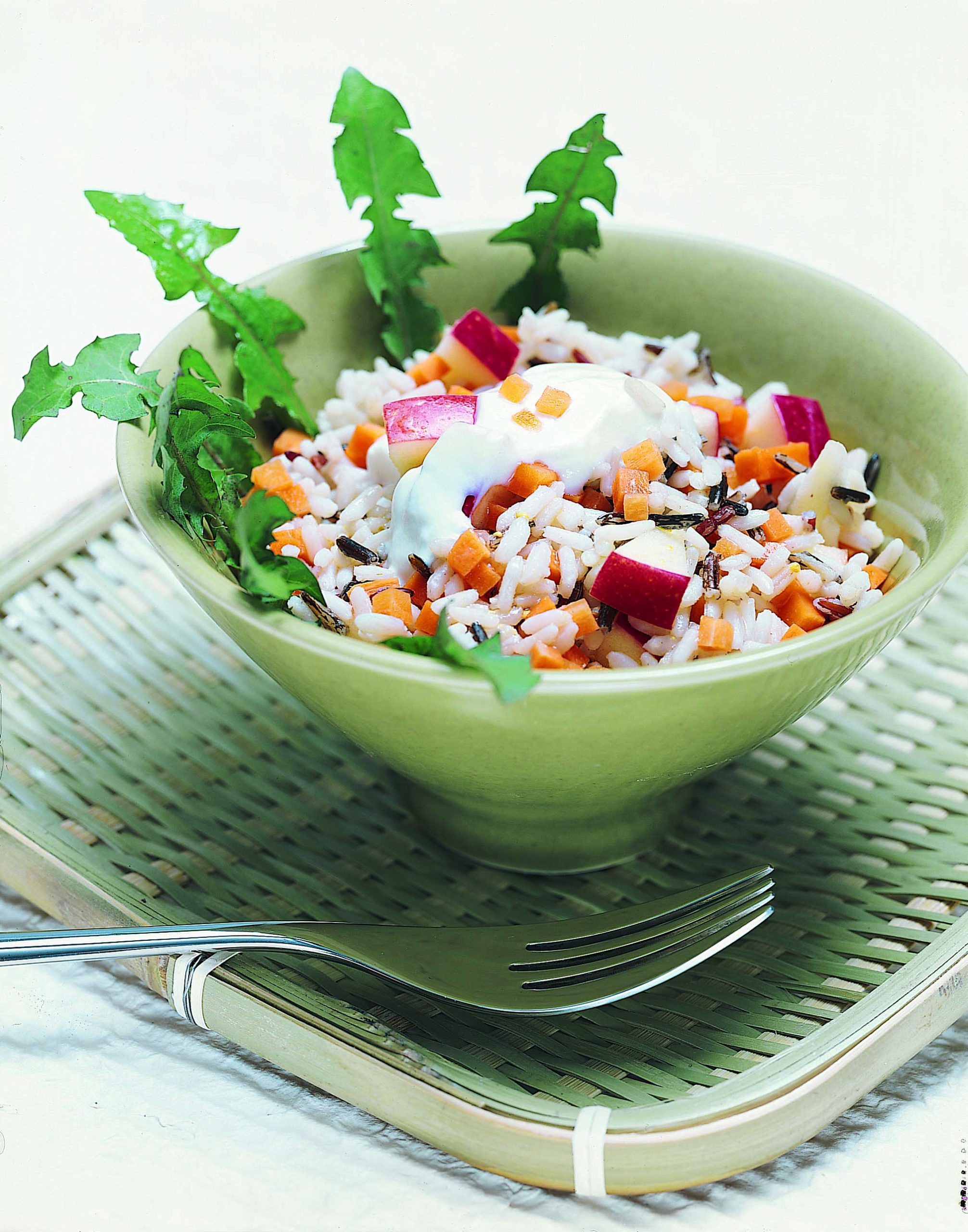 Reissalat mit Wildkräutern