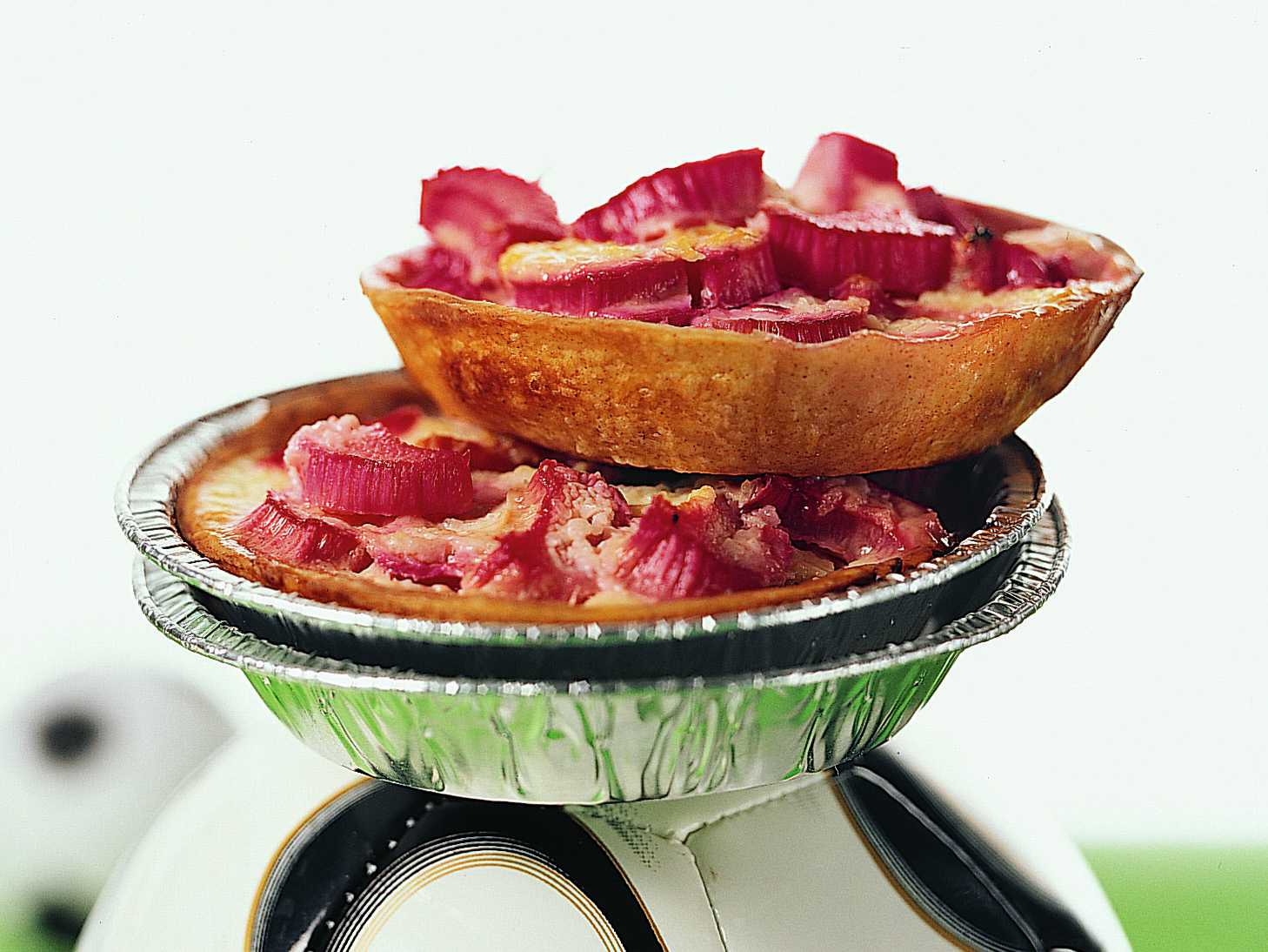 Tartelettes à la rhubarbe et à la noix de coco