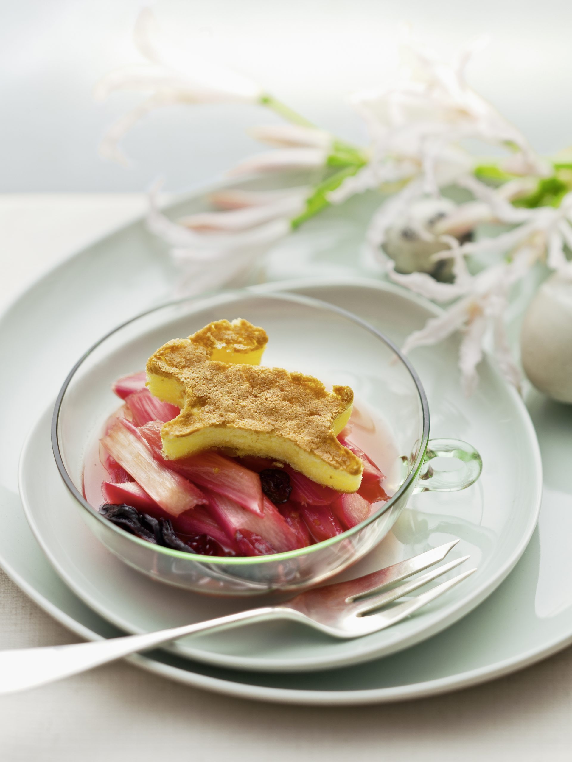 Rhabarberkompott mit Ostergebäck