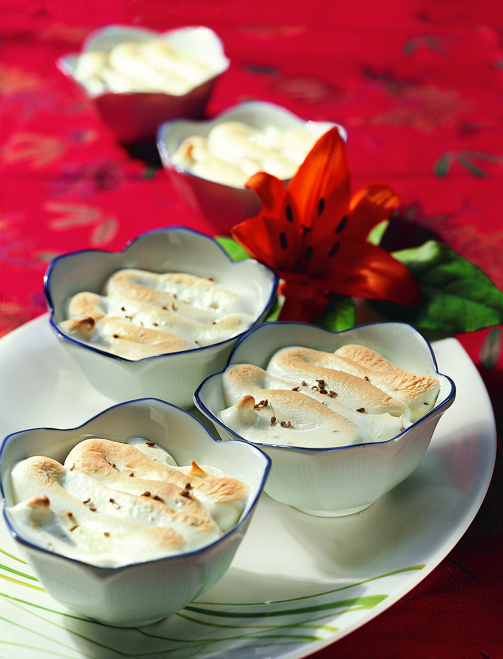 Parfait à la rhubarbe et meringue à l'anis