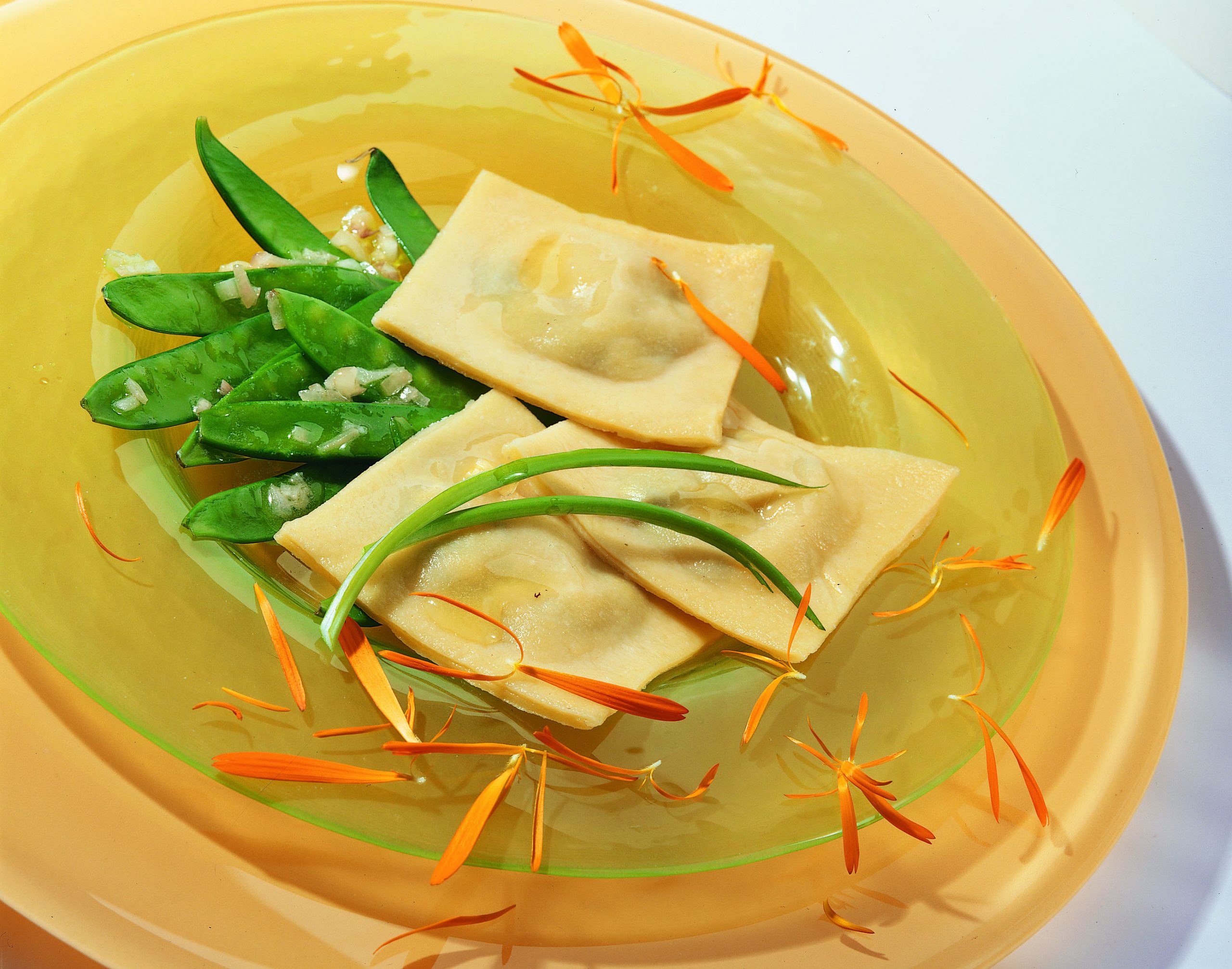 Raviolis géants et pois mange-tout