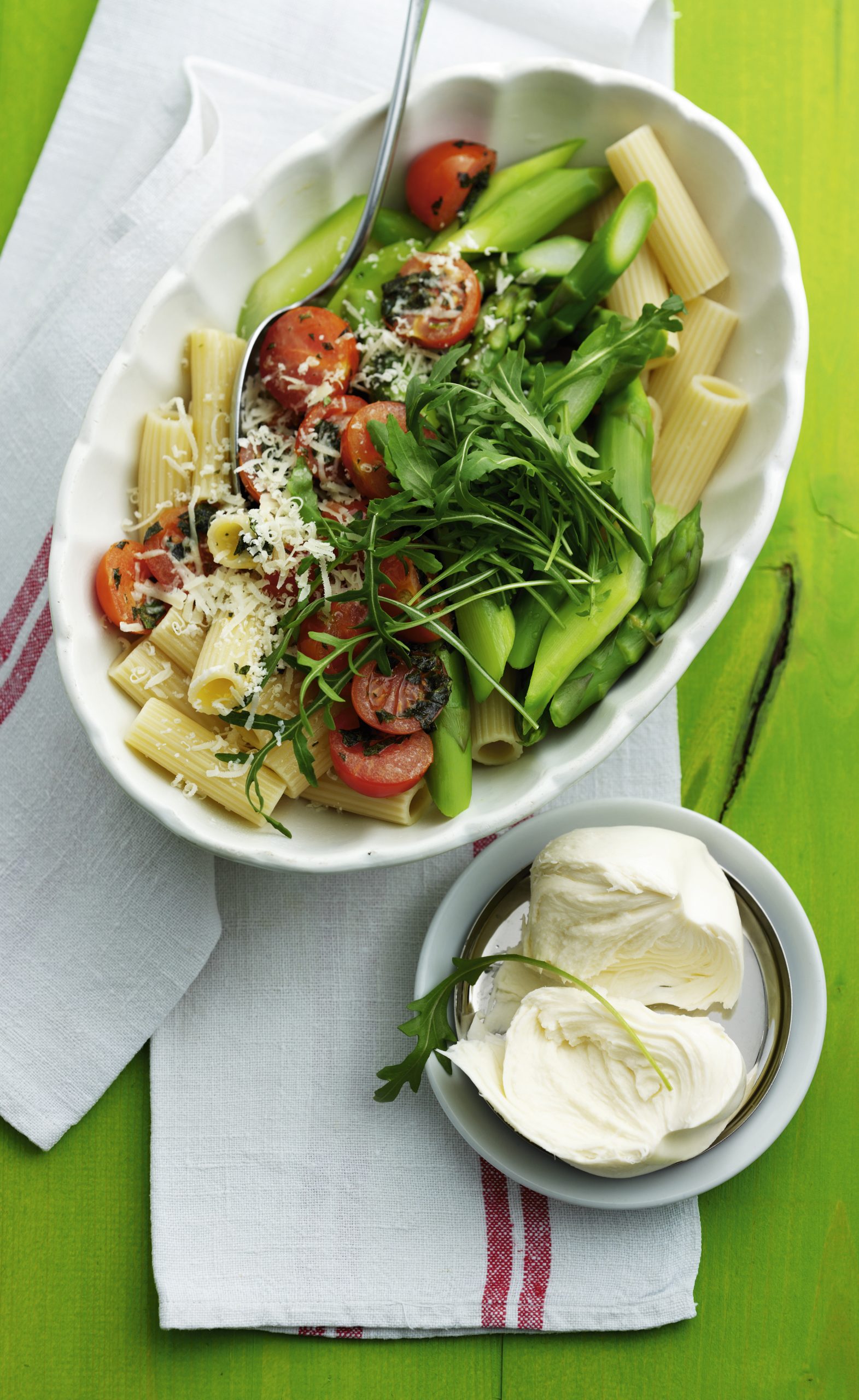 Rigatoni mit Spargeln und Mozzarella