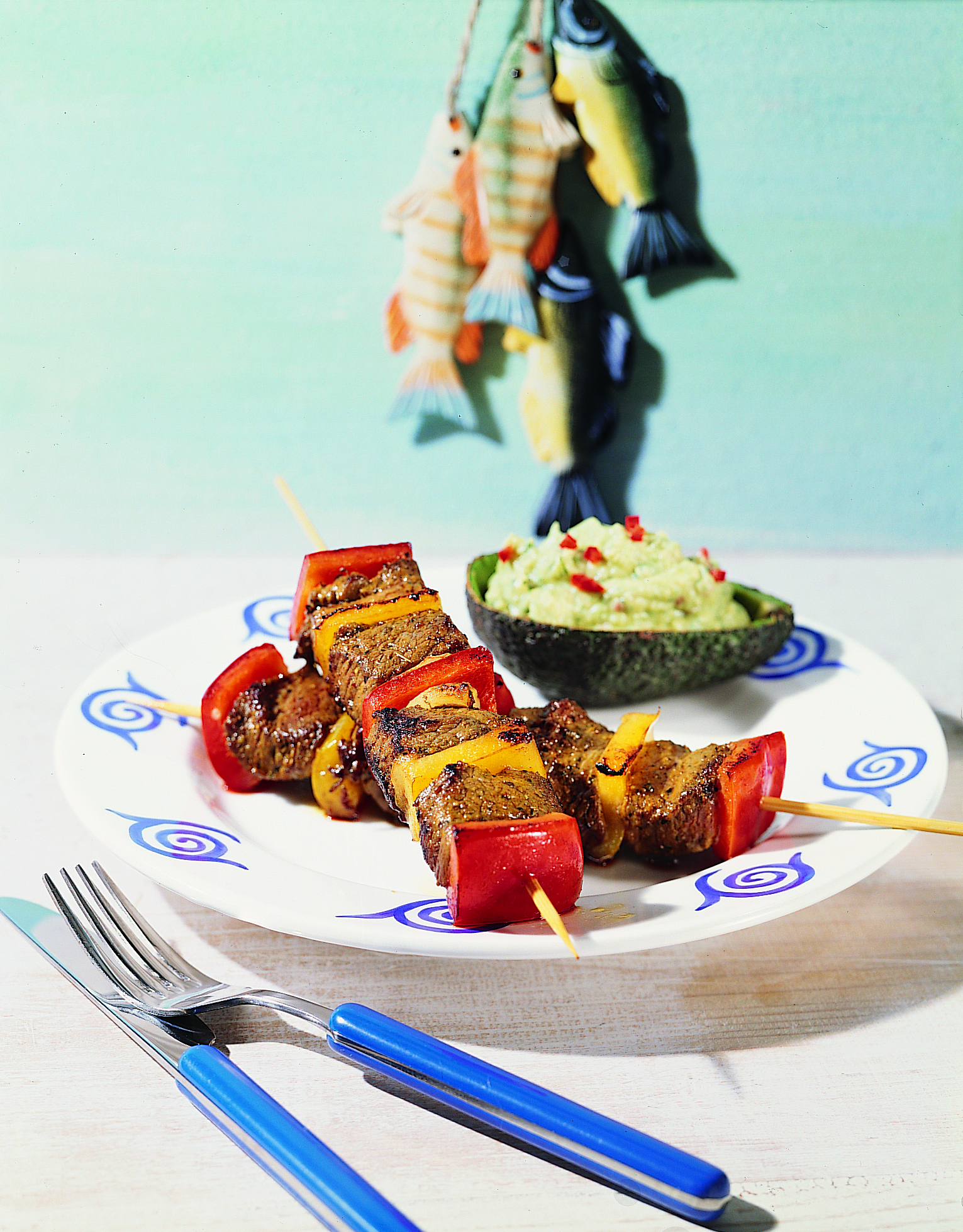 Rindfleischspiess mit Avocado-Sauce (Espetada)