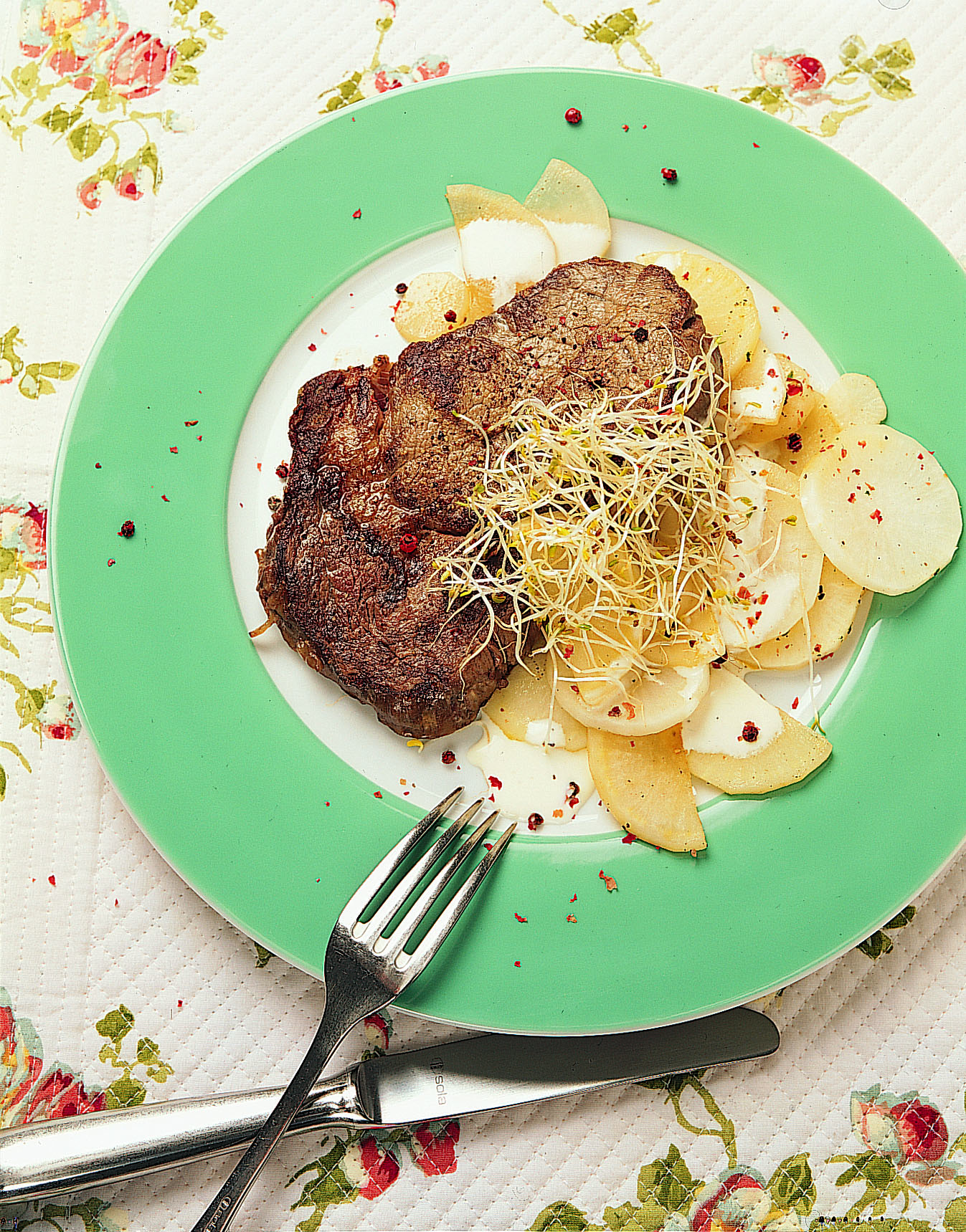 Steaks de boeuf et radis à la crème