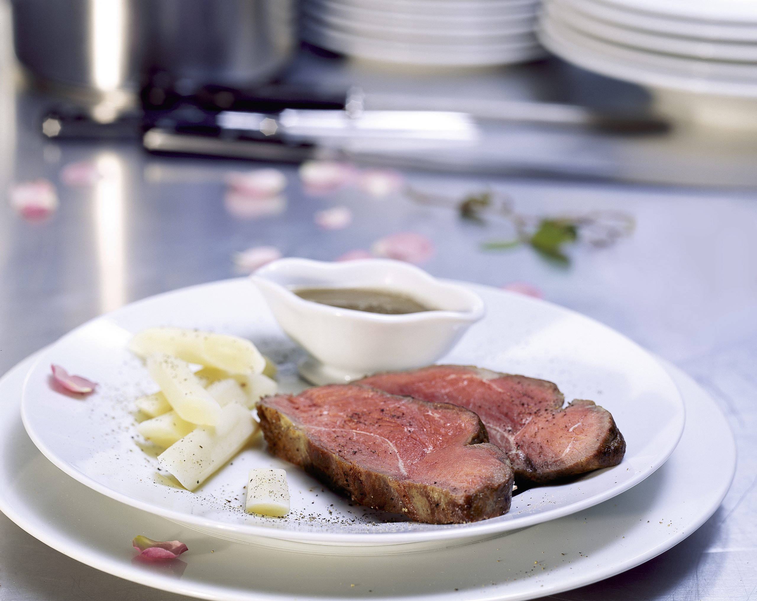 Roastbeef an Caramel-Buttersauce mit Schwarzwurzeln