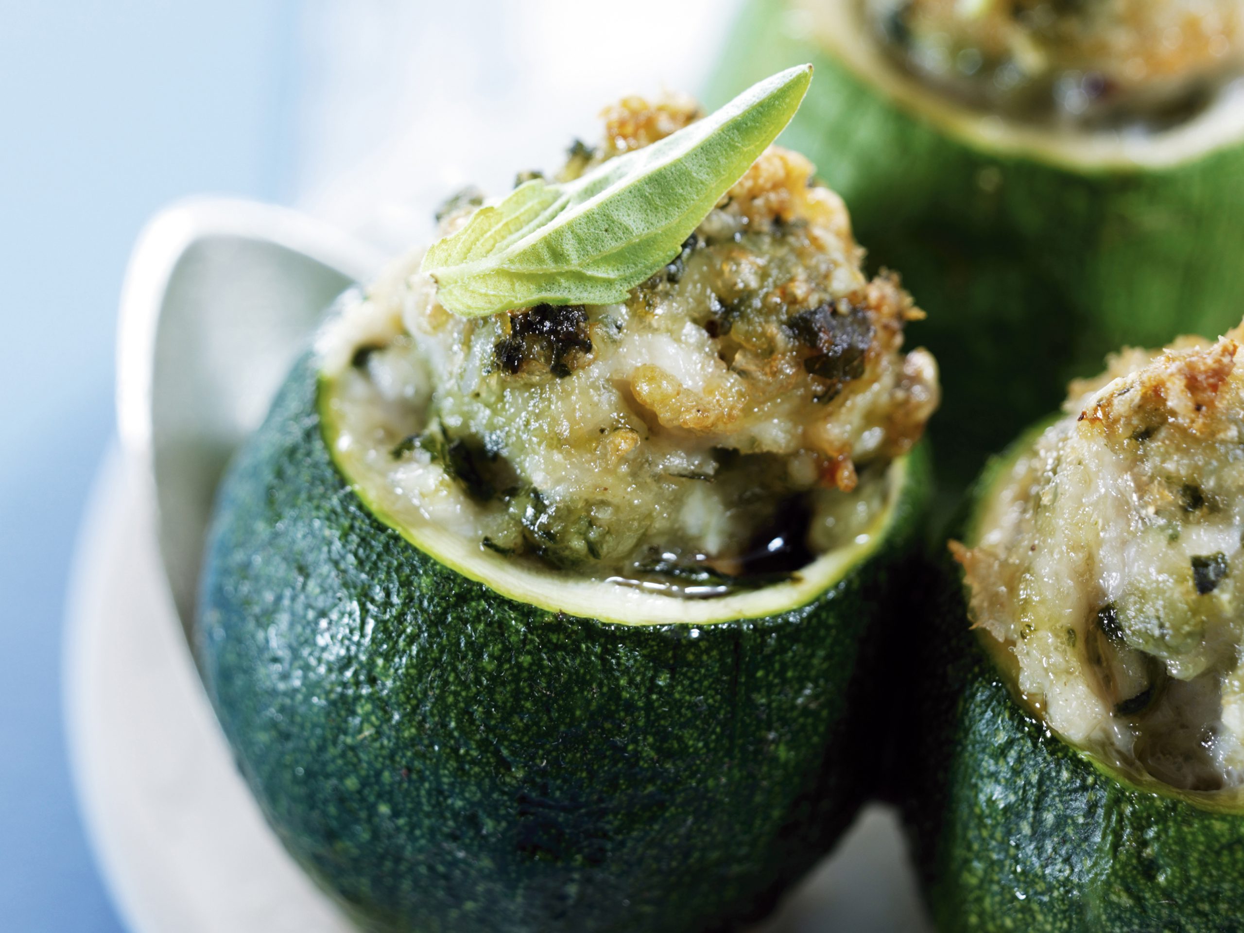 Courgettes farcies au poulet et au pesto