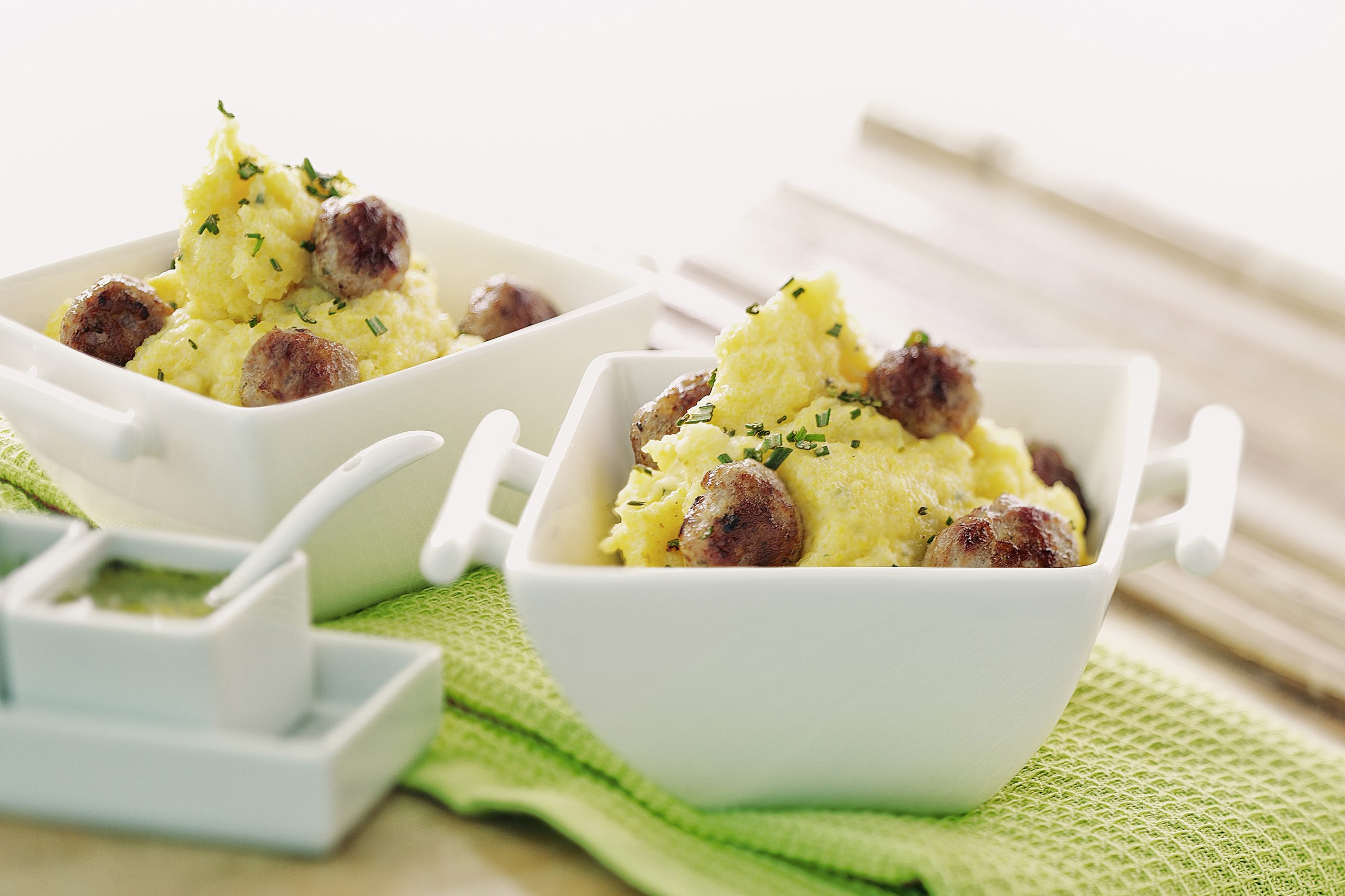 Polenta au romarin et boulettes de saucisse
