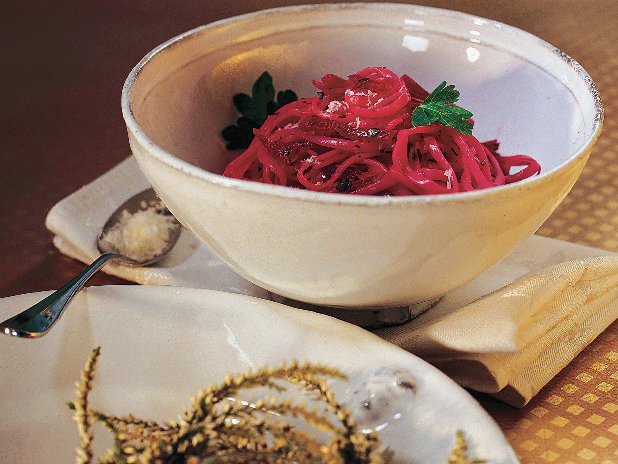 Rote Nudeln