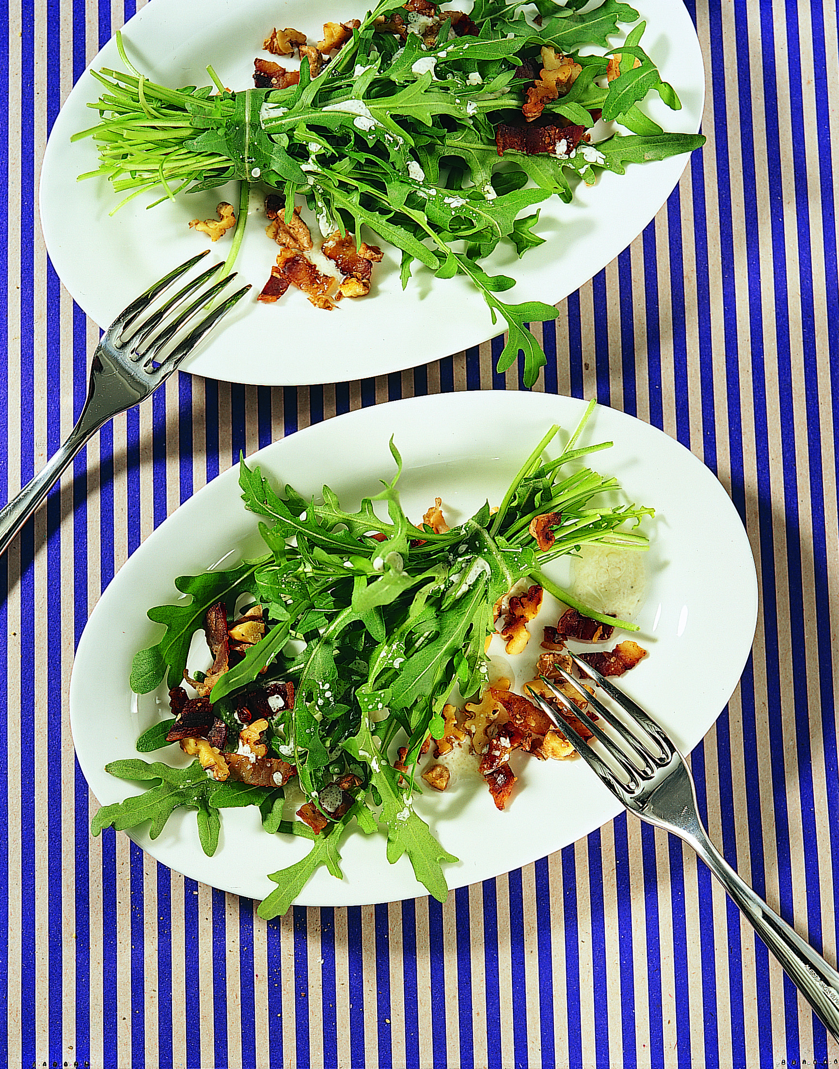 Rucola-Salat mit Speck-Baumnuss-Sauce