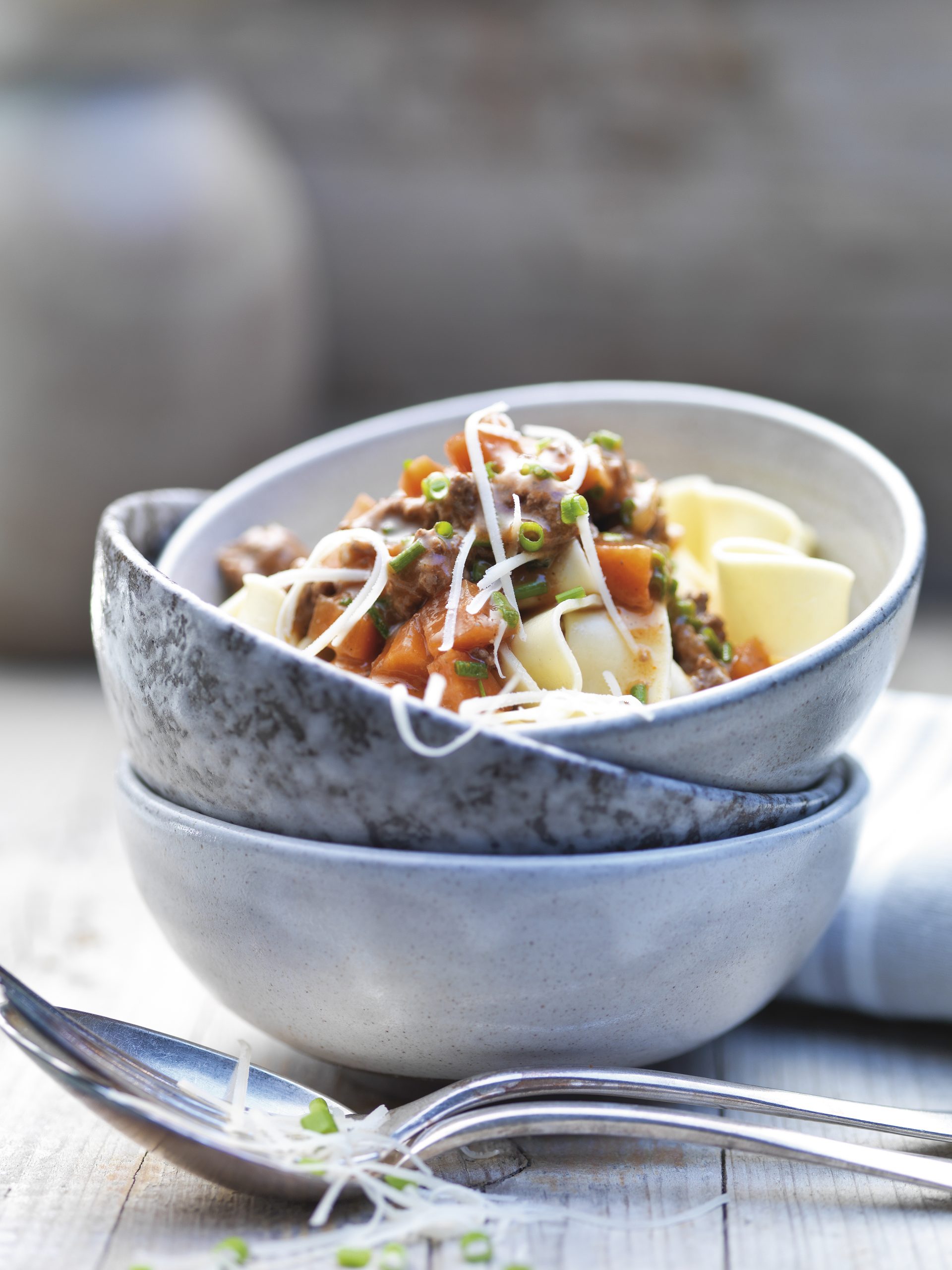 Rüebli-Bolognese auf Nudelbeet