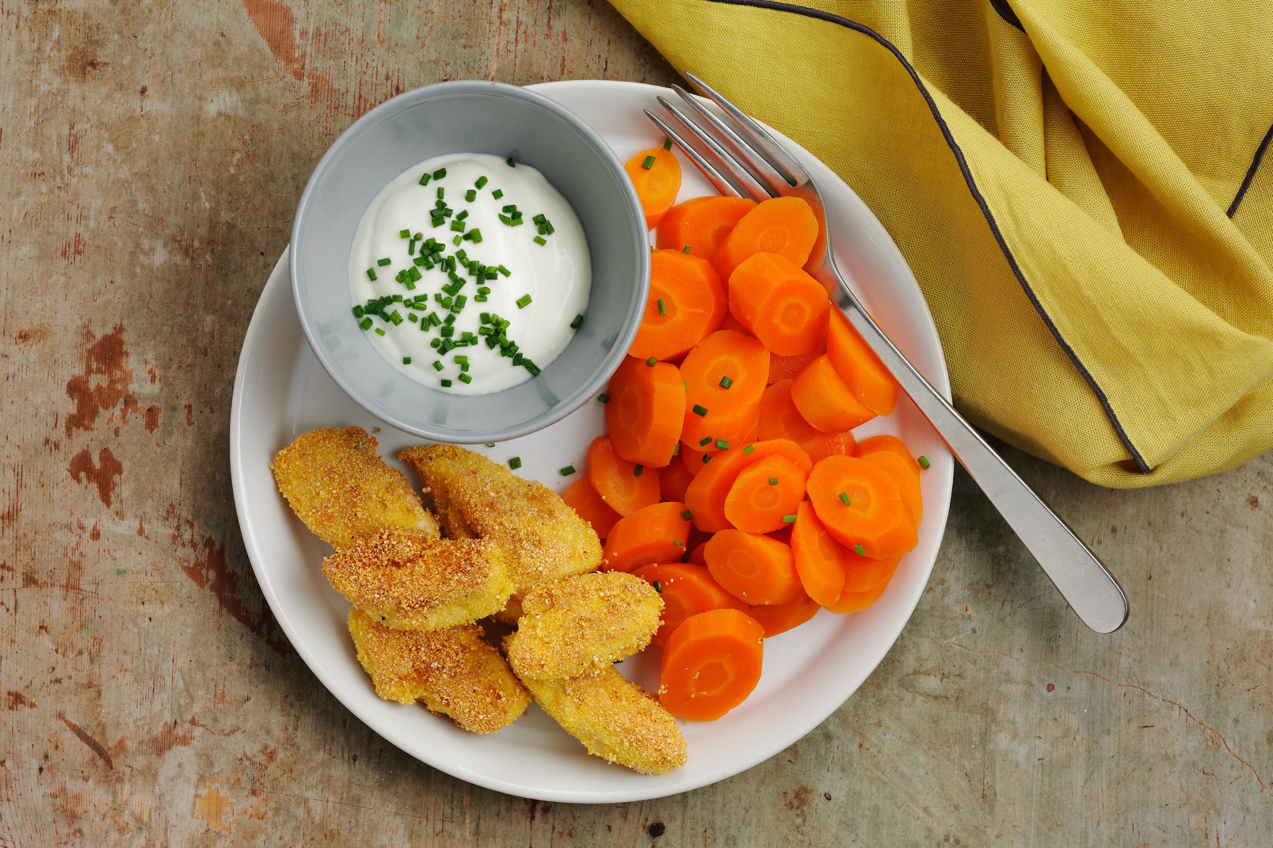 Carottes, nuggets de poulet et séré aux herbes (low carb)