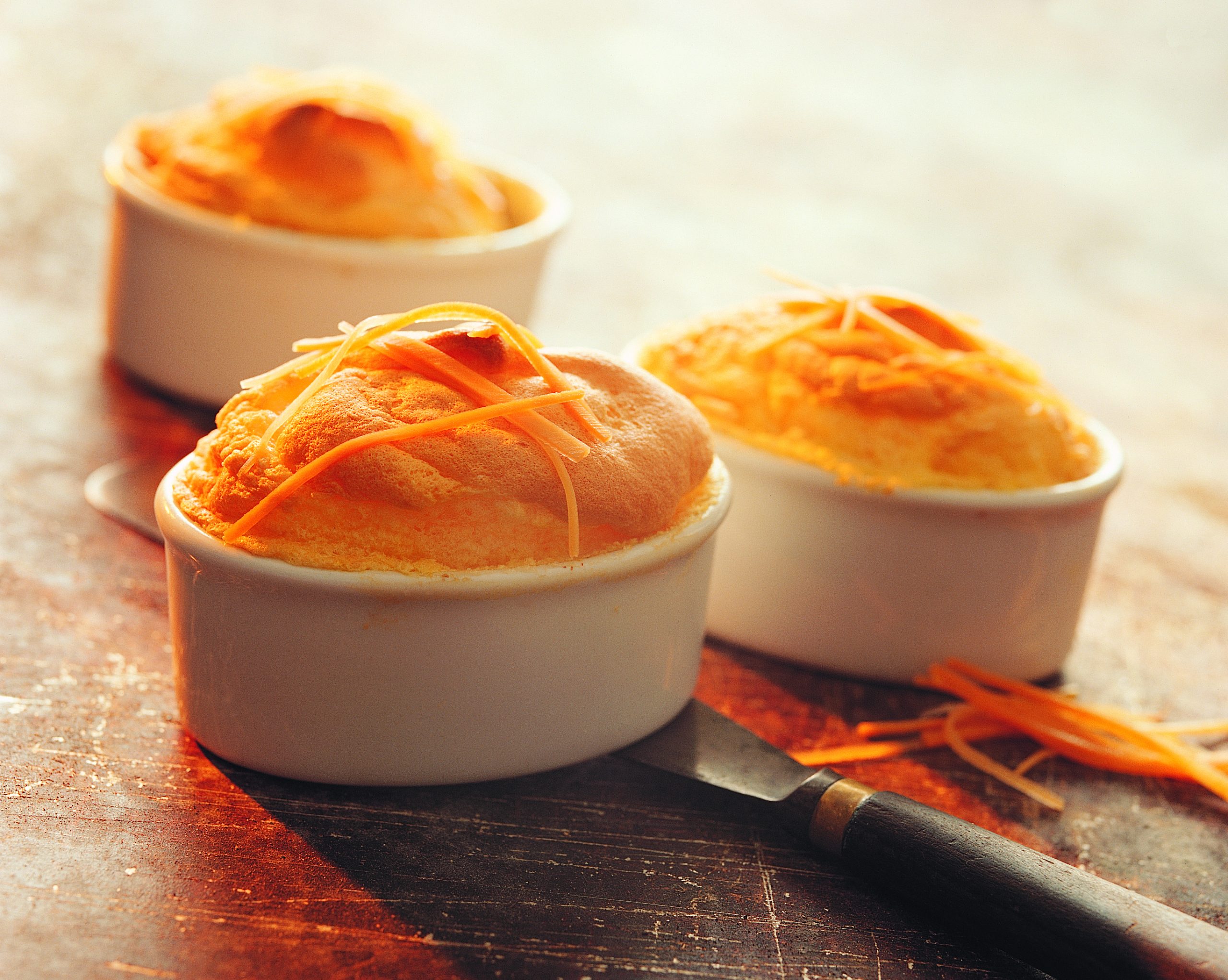 Rüebli-Soufflé mit Haselnüssen