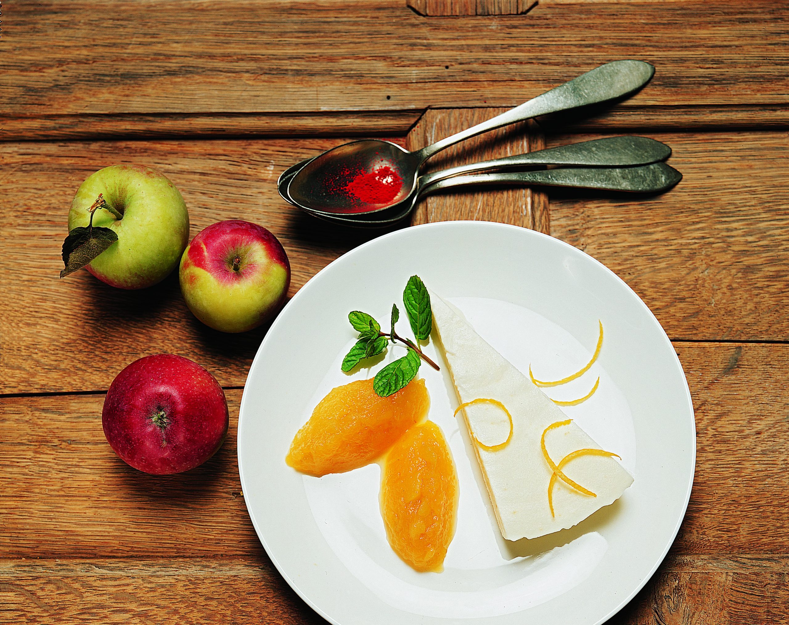 Safran-Apfelmus mit Zitronen-Mascarpone-Glace