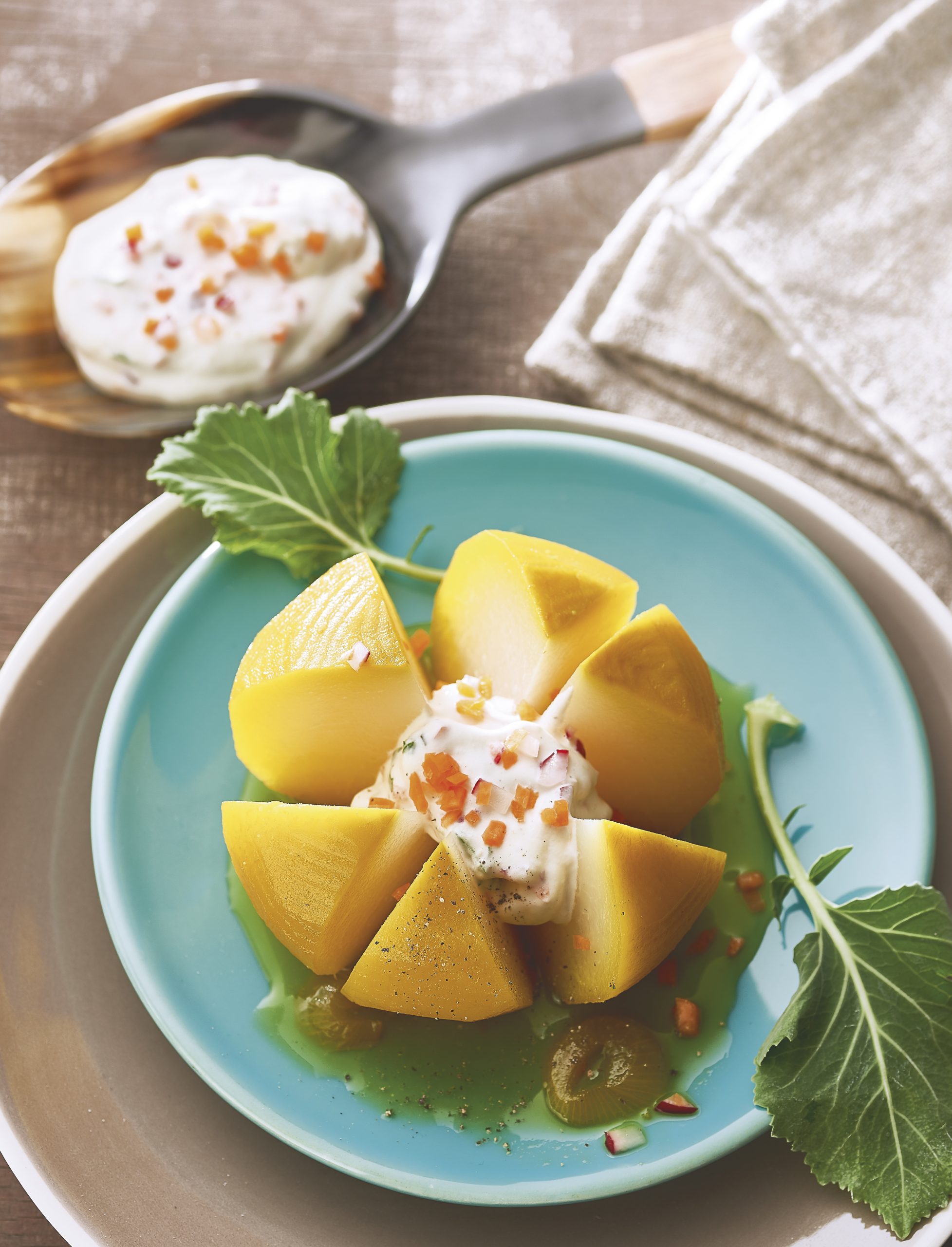 Safran-Kohlrabi mit Frischkäse-Gemüse-Schaum