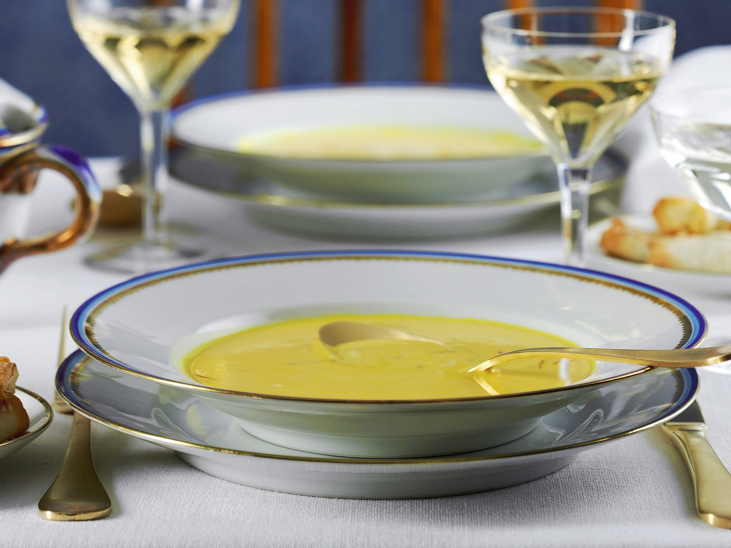 Soupe au safran et cigares au fromage frais