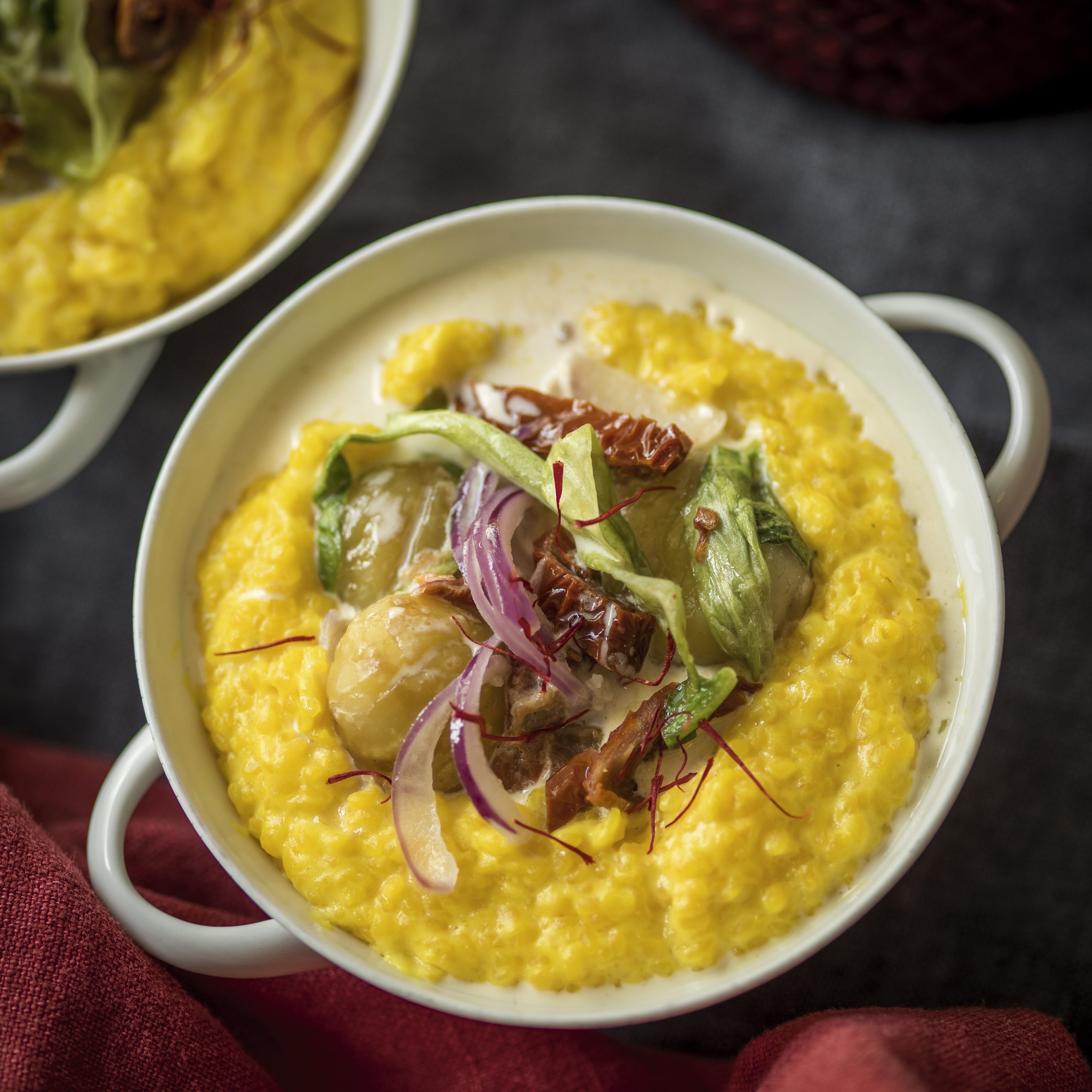 Safranpolenta mit Dörrtomaten-Marroni-Ragout
