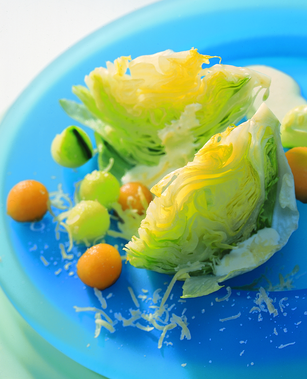 Salade pommée au concombre et au melon sur sauce au Sbrinz