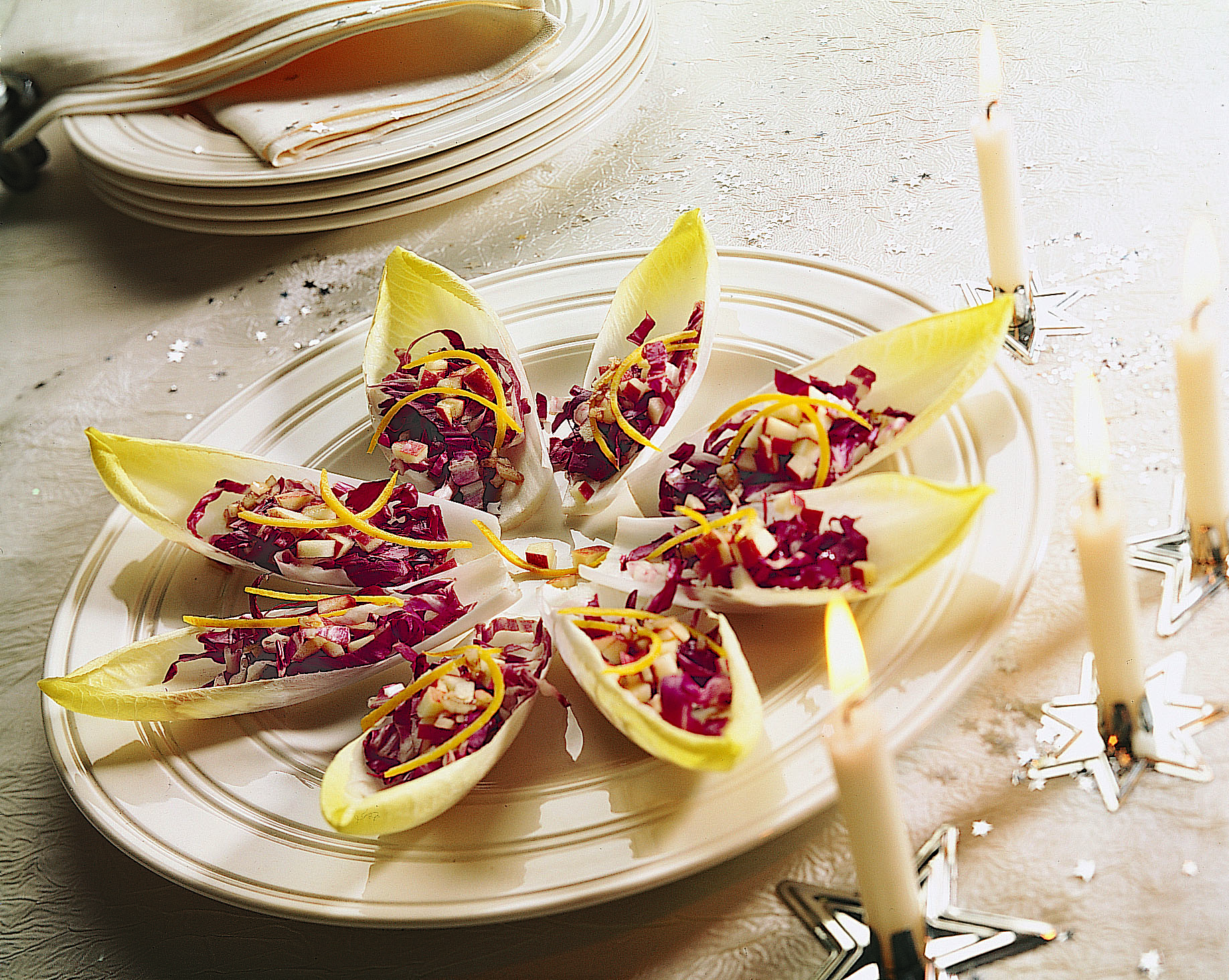 Schiffchen mit Apfel und Cicorino