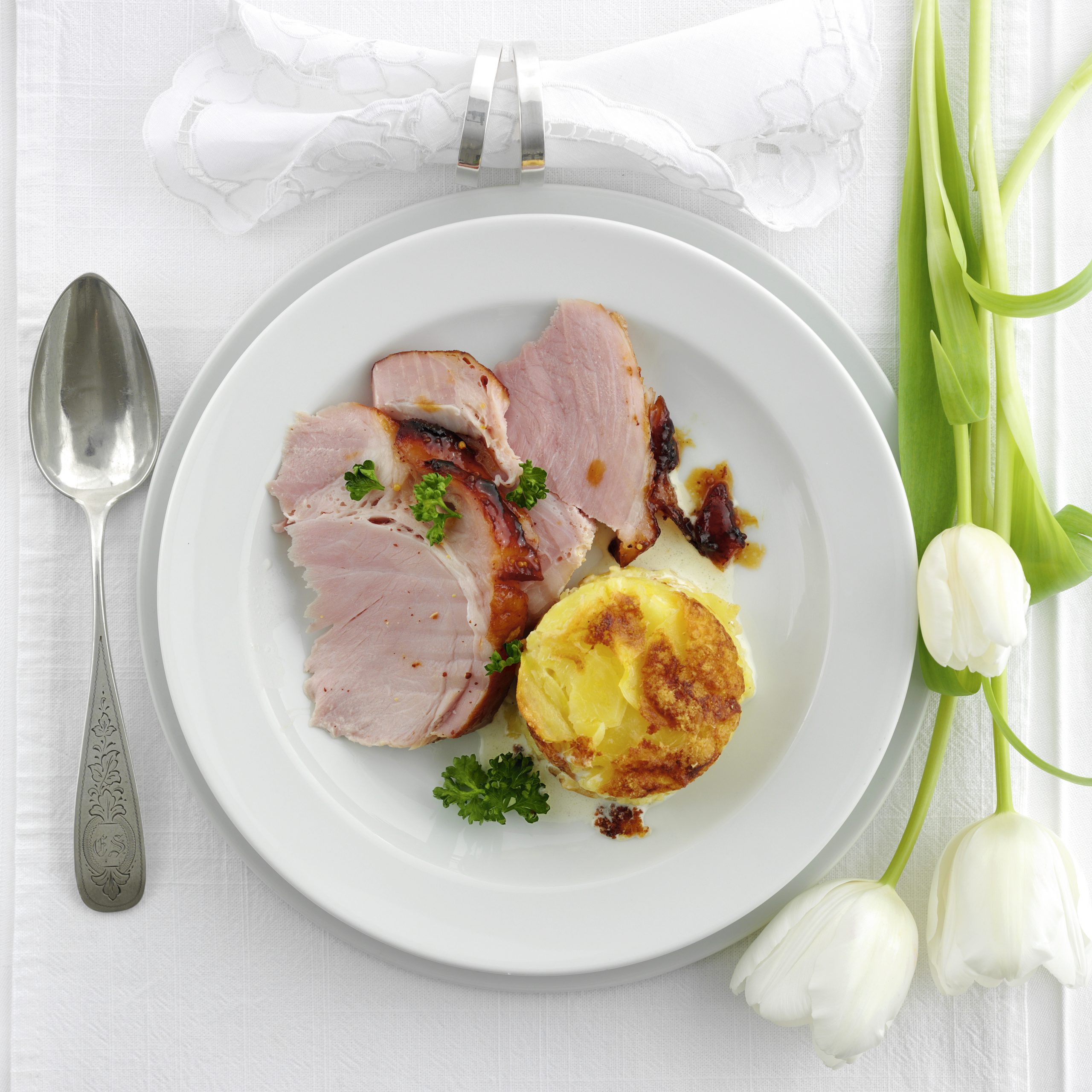 Jambon glacé aux pommes et à la moutarde