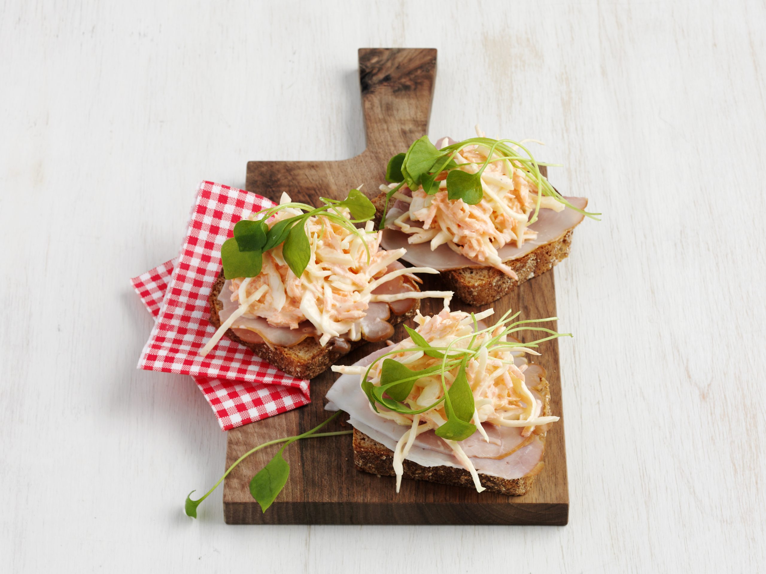 Tartines jambon et salade de chou blanc