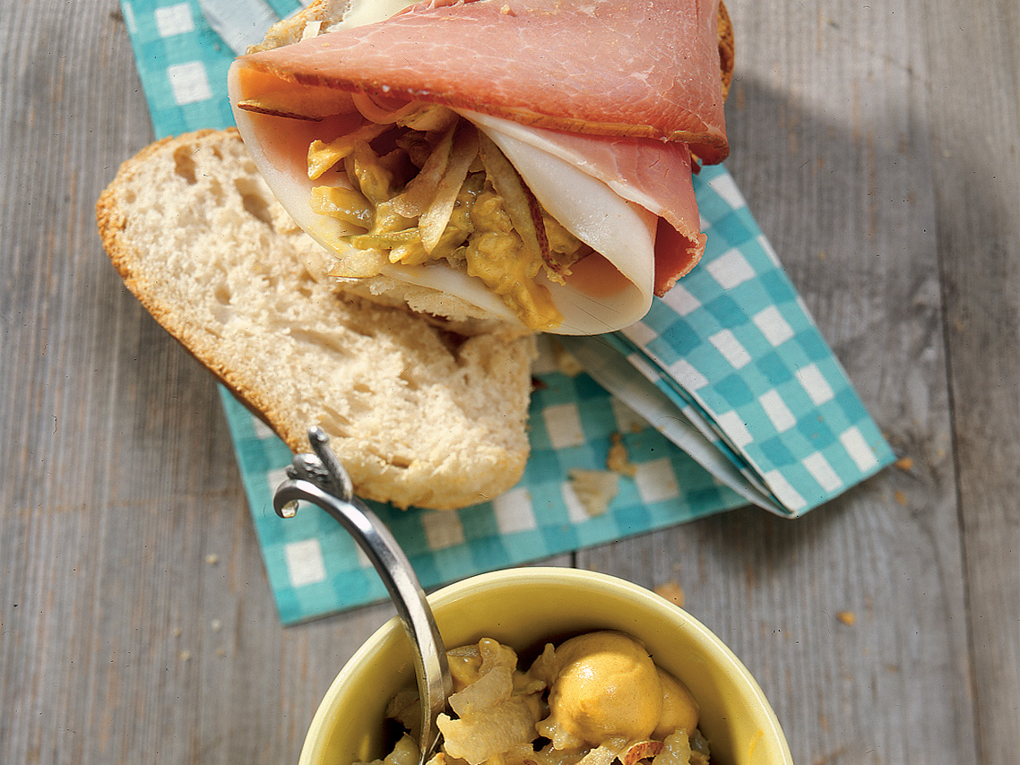 Schinkenbrötchen mit Birnensenf