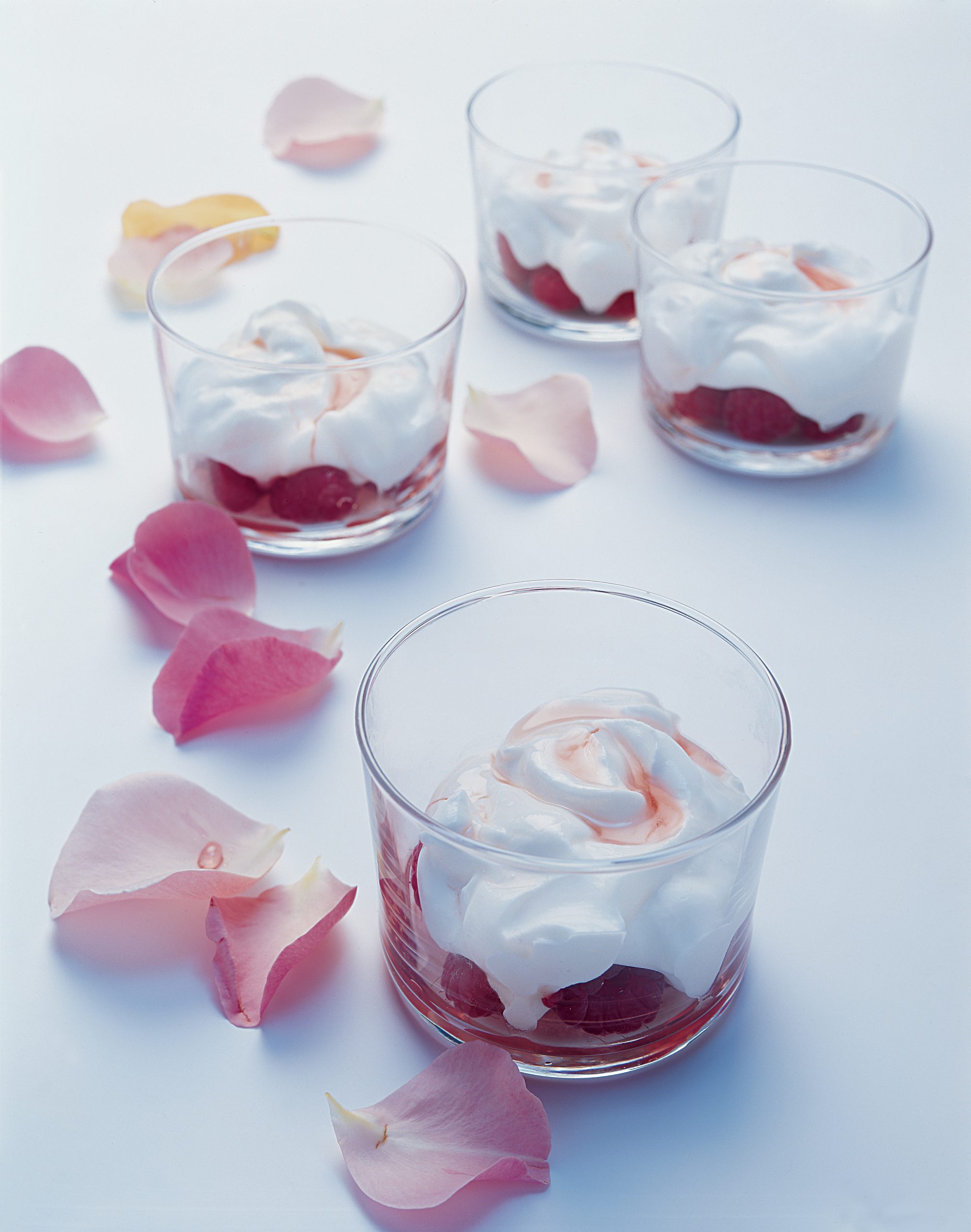 Schnelle Rosen-Quarkmousse