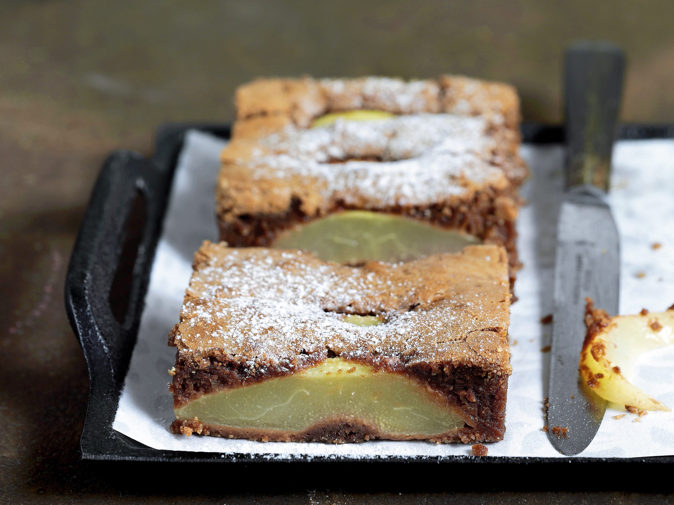 Schoko-Blechkuchen mit Birnen