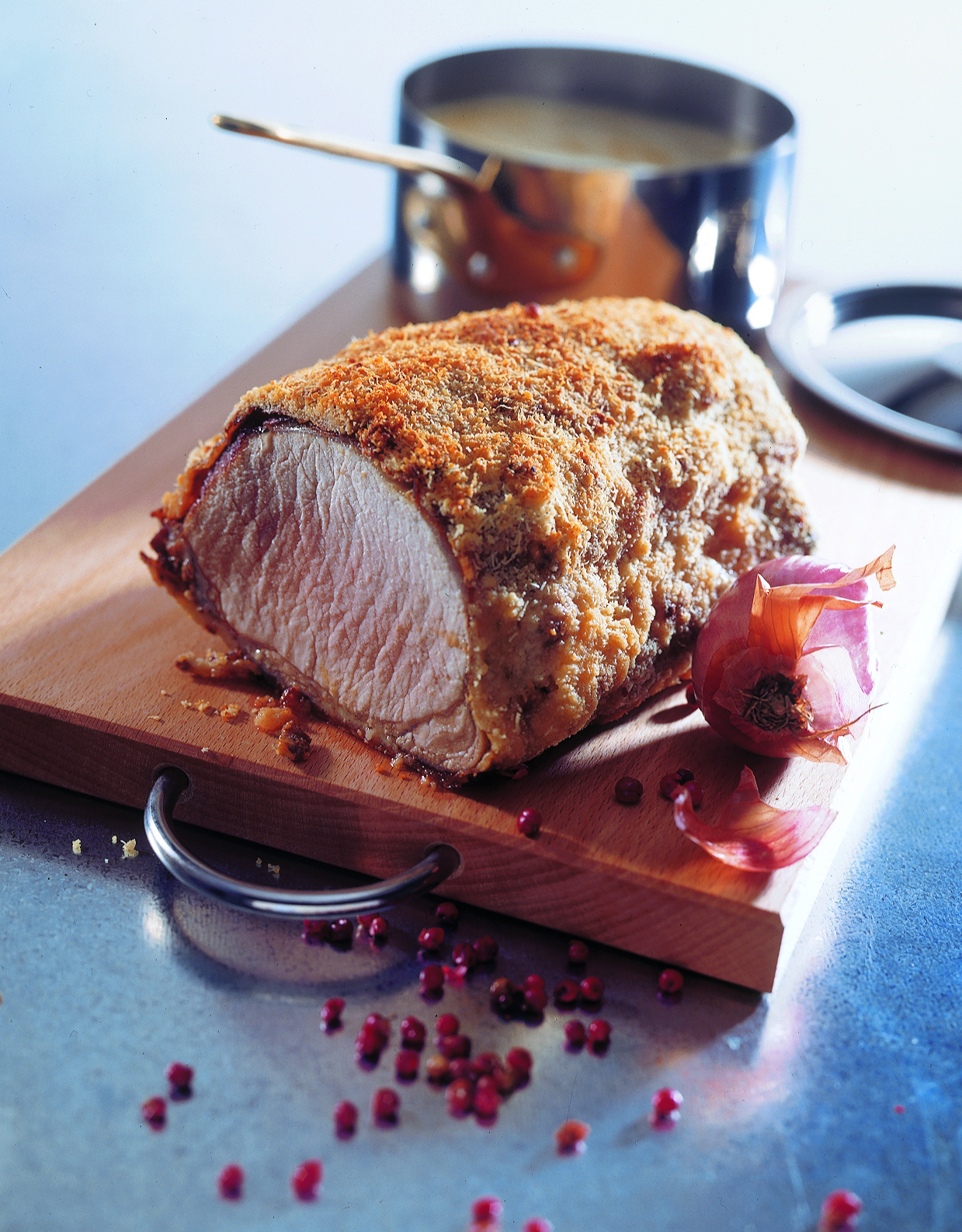 Schweinsbraten mit Käsekruste an Pfeffersauce