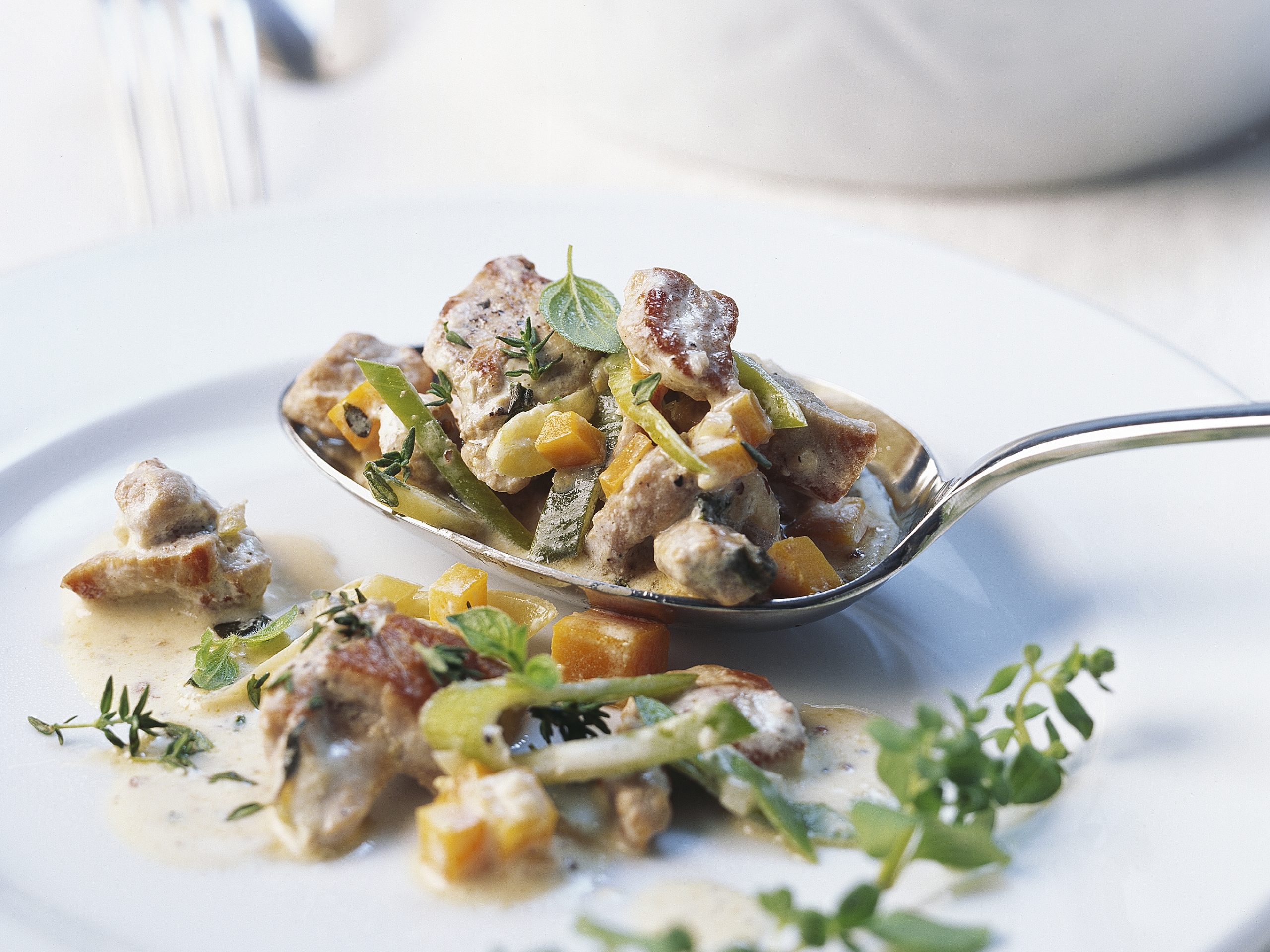 Schweinsgeschnetzeltes an Kräuter-Senf-Sauce