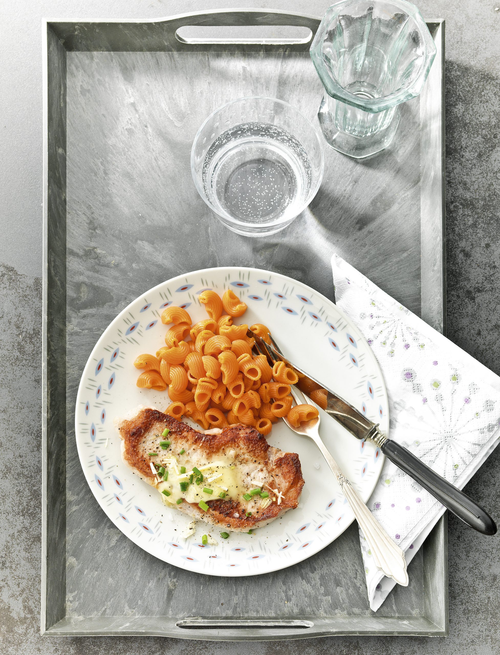 Schweinsplätzchen mit Knoblauchbutter