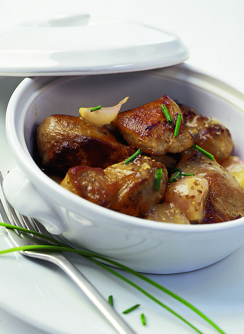 Schweinsragout an Senfsauce