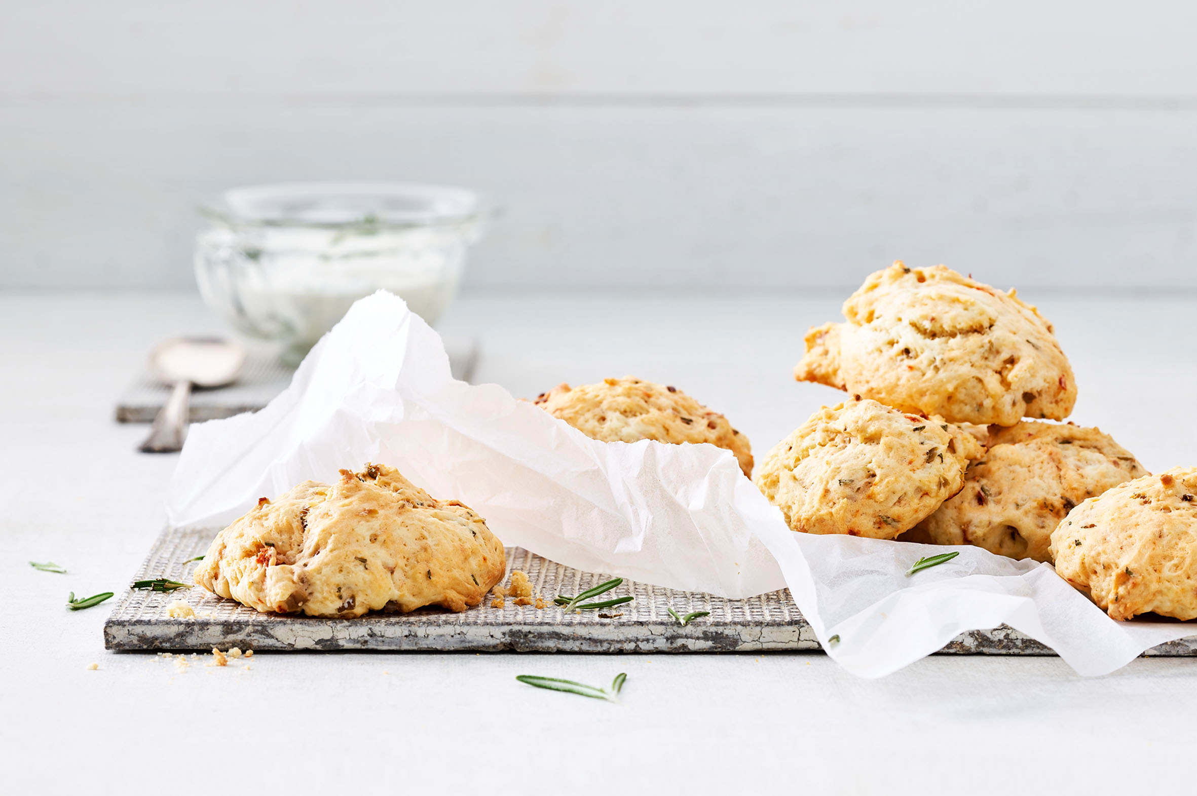 Scones aux olives et aux tomates séchées