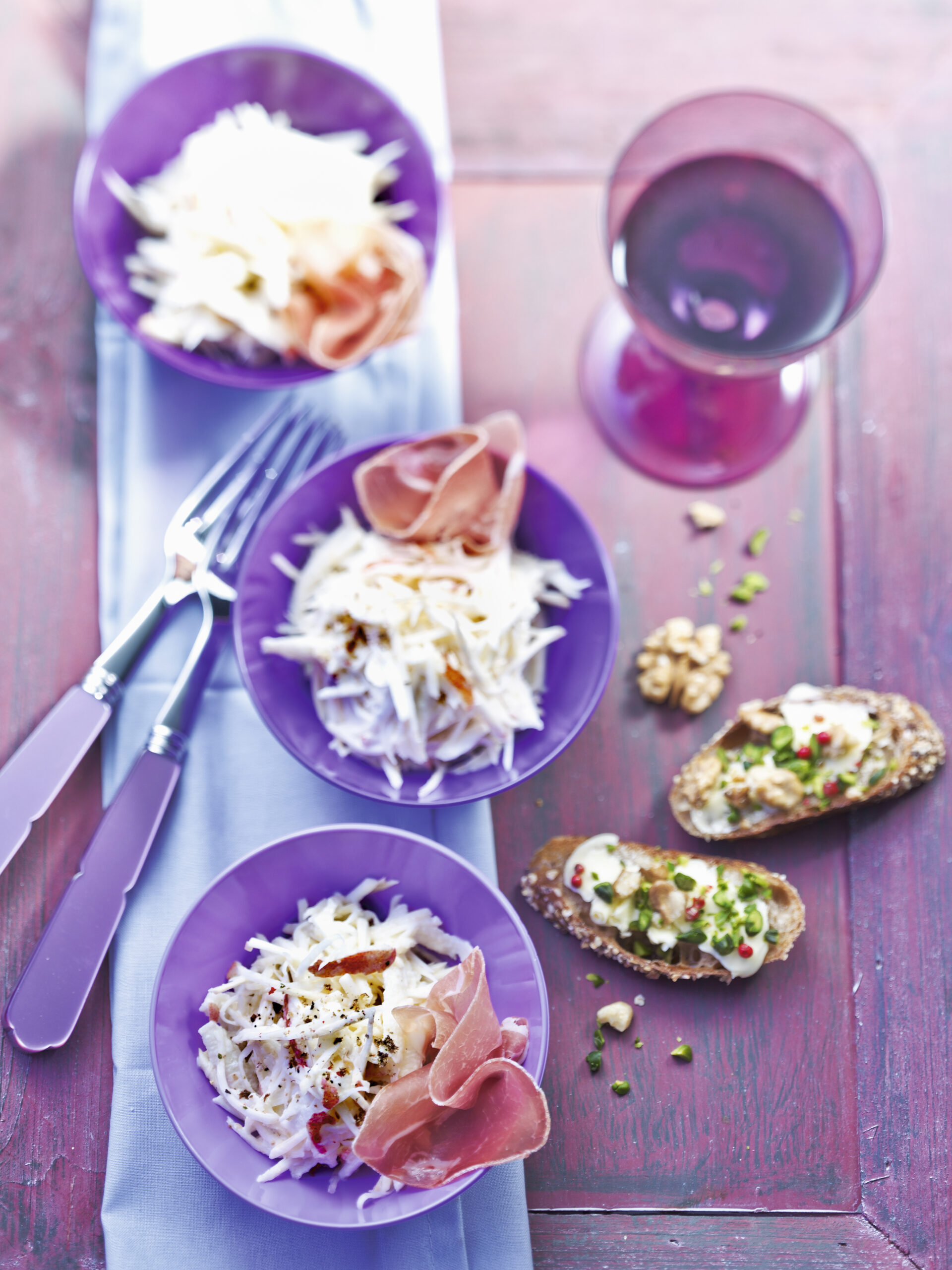 Sellerie-Apfel-Salat mit Nussbrot