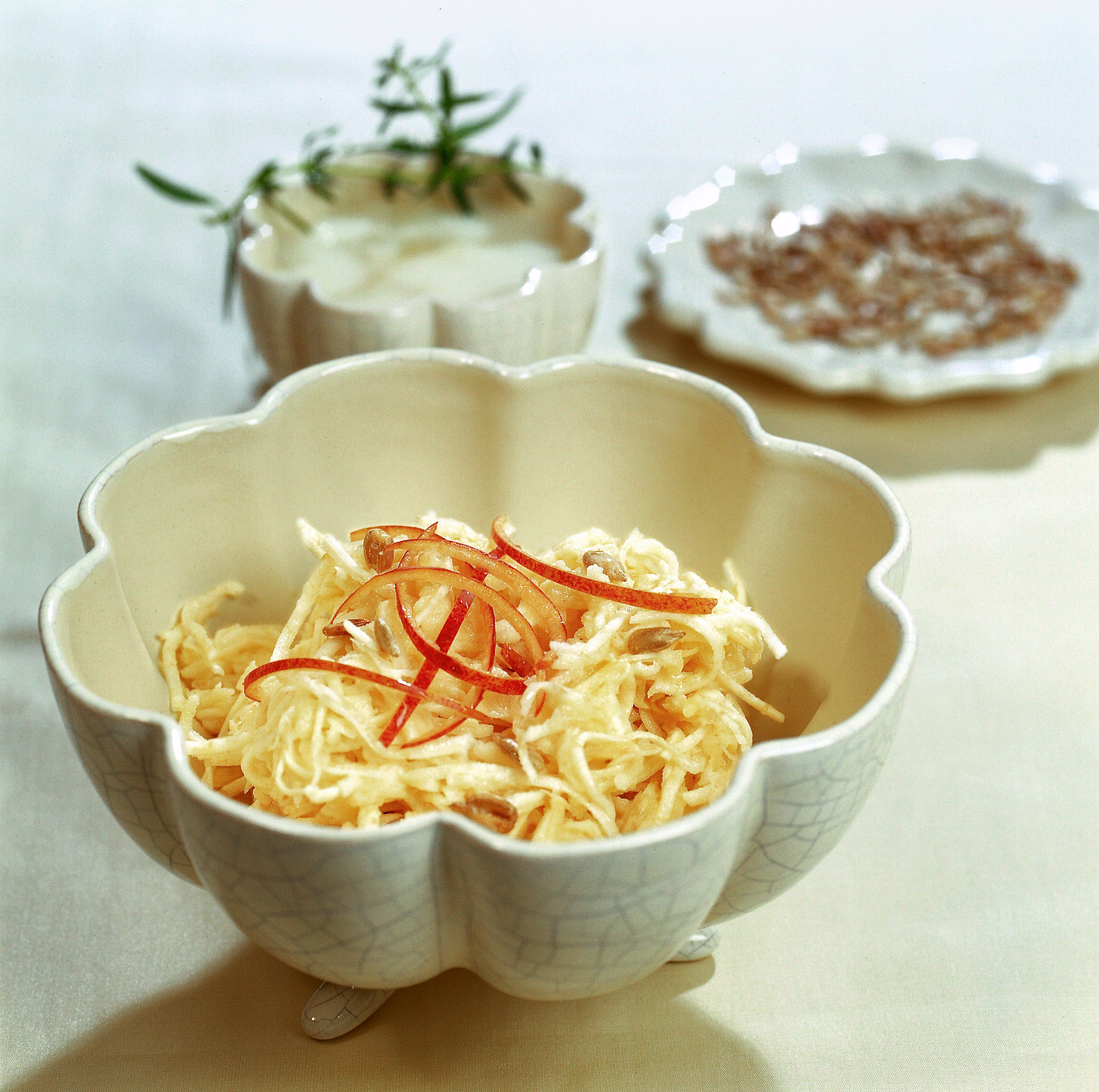 Selleriesalat an Apfel-Kefir-Sauce