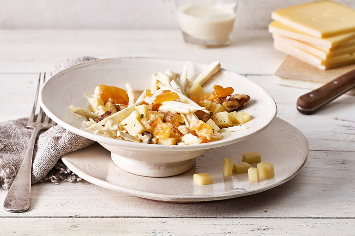 Salade de céleri et de fromage à raclette