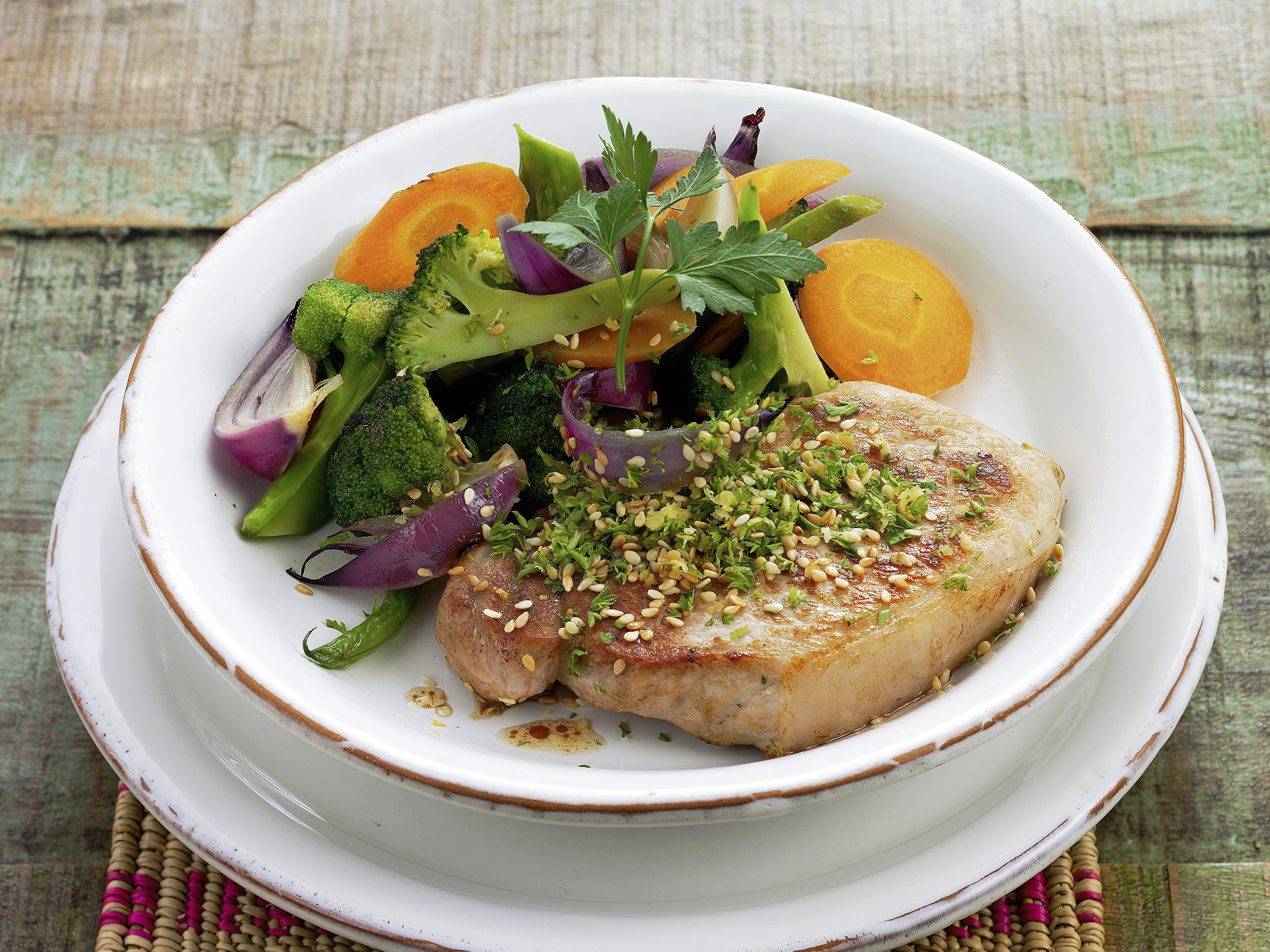 Sesamsteaks mit Gemüse