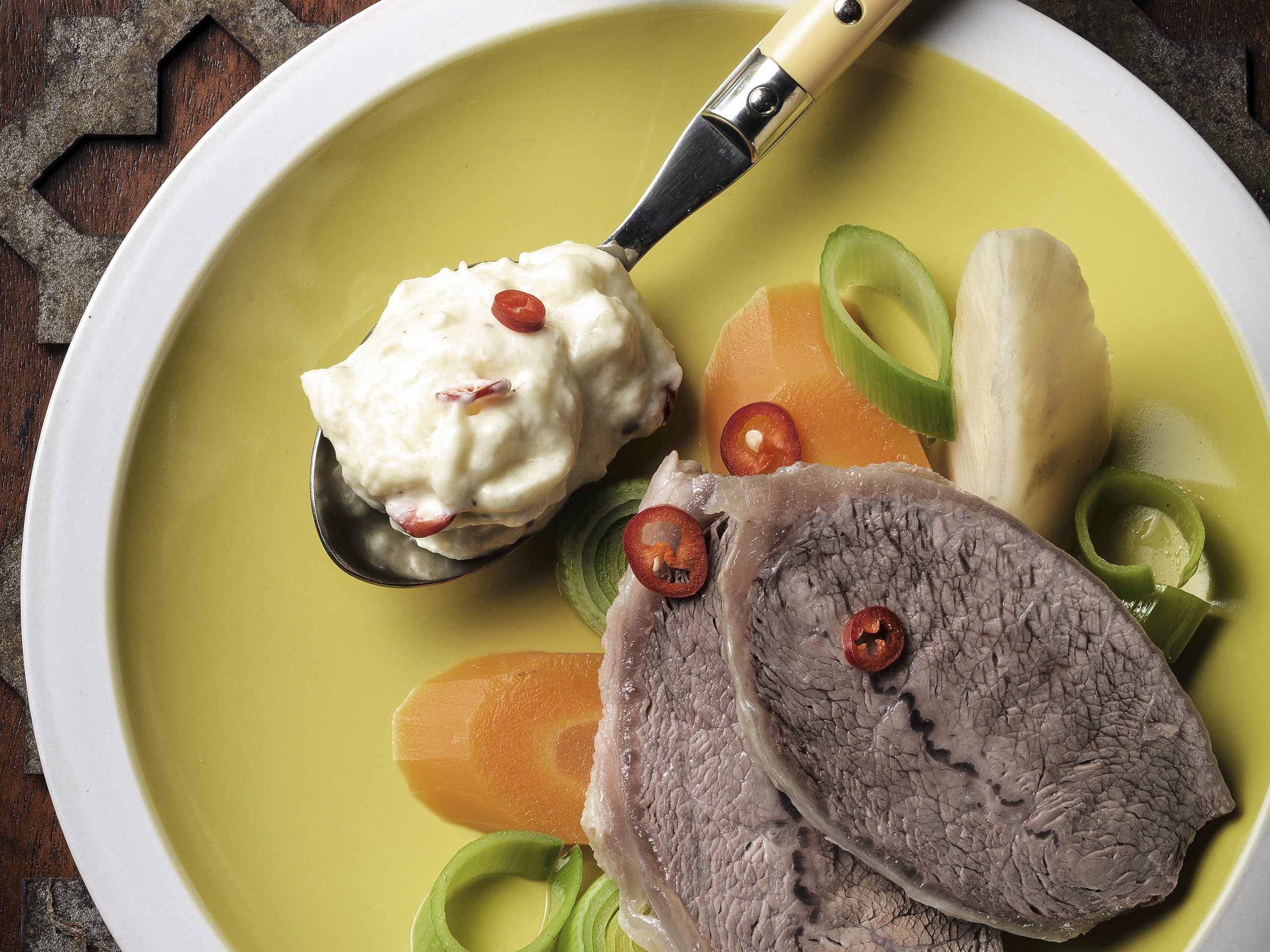 Siedfleisch mit Honig-Apfel-Sauce