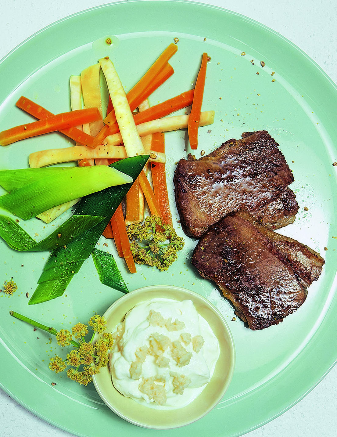 Bouilli et petits légumes au raifort